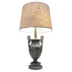 Lampada da tavolo a forma di urna in stile neoclassico vintage