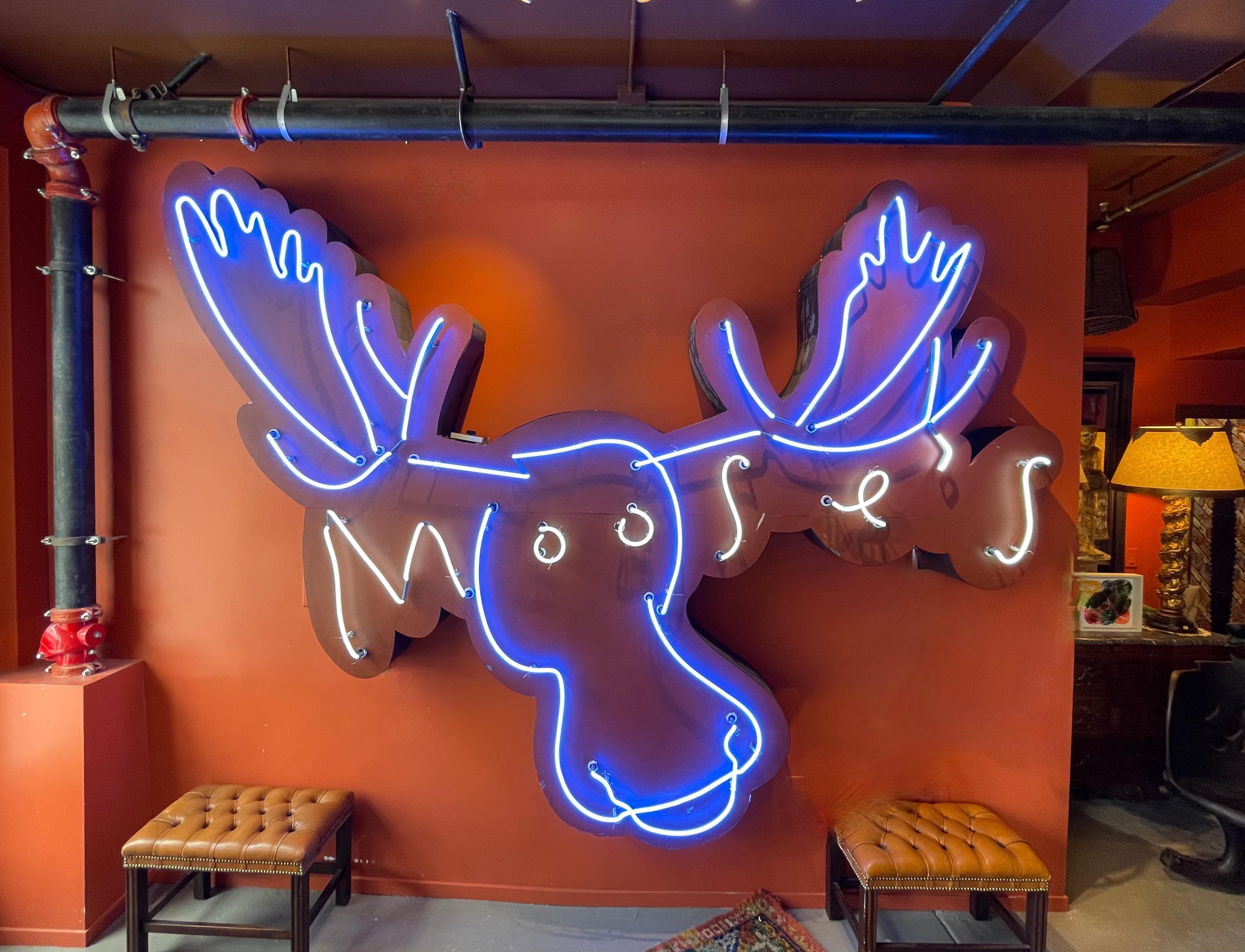 Américain Panneau Neon emblématique du restaurant Moose's de San Francisco en vente