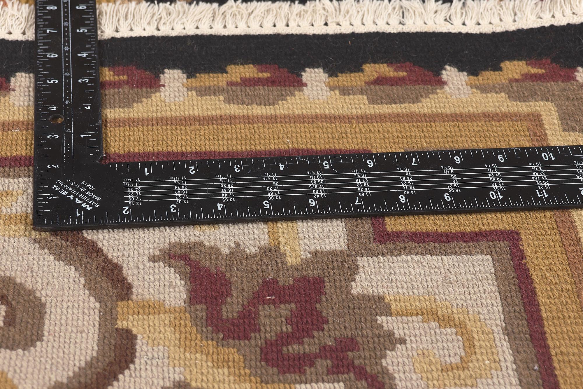Nepalesischer Savonnerie Tibetischer Teppich im Vintage-Stil mit Aubusson-Design (Wolle) im Angebot