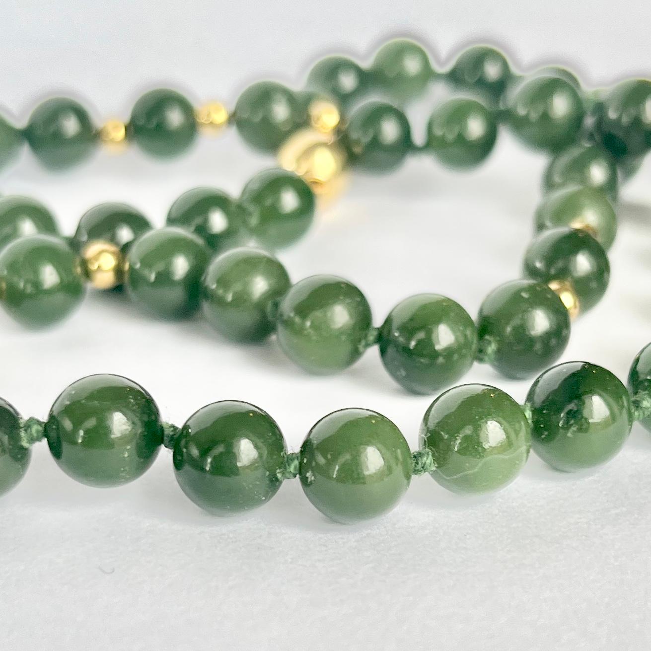 Women's or Men's Vintage Nephrite Jade and 18 Carat Gold Bead Necklace For Sale