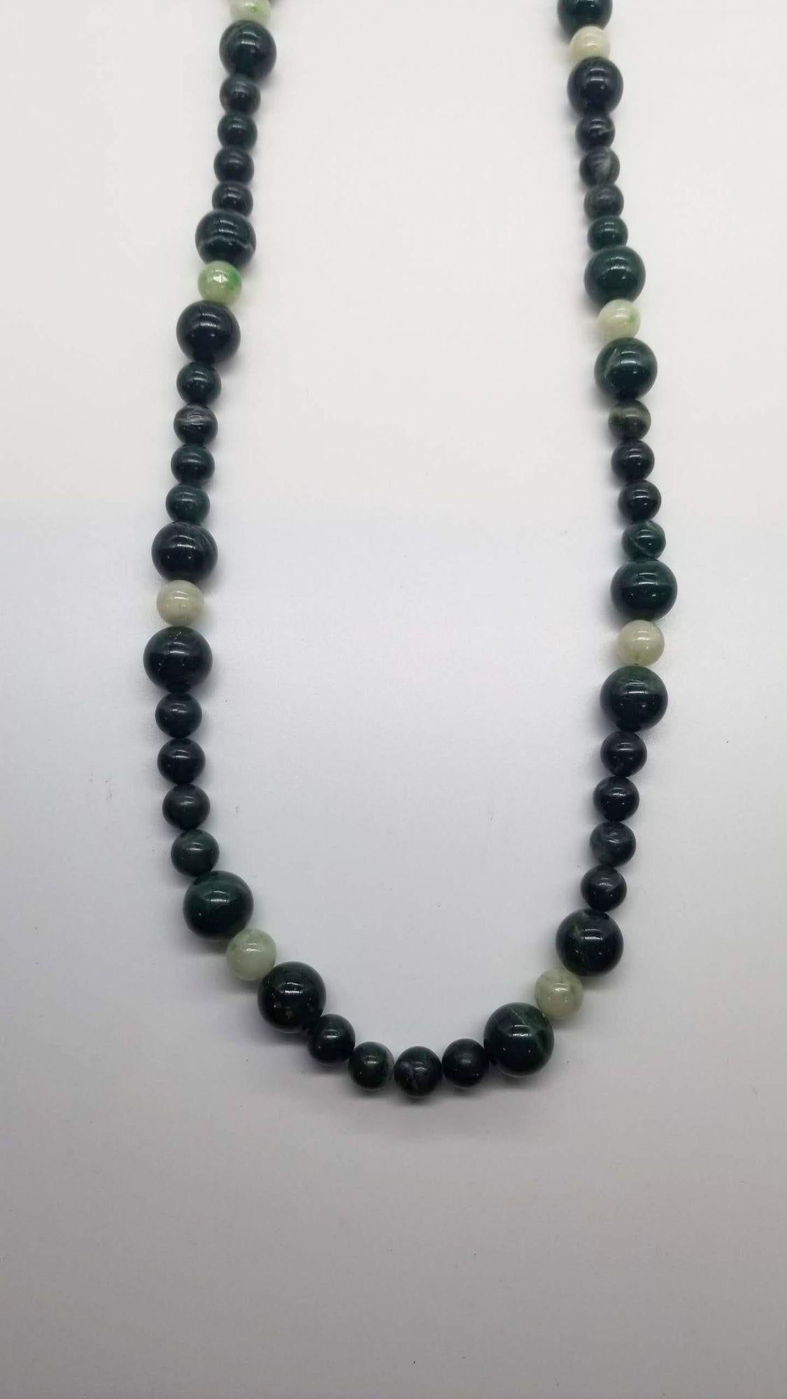Vintage Nephrite Jade Beaded Necklace For Sale 3