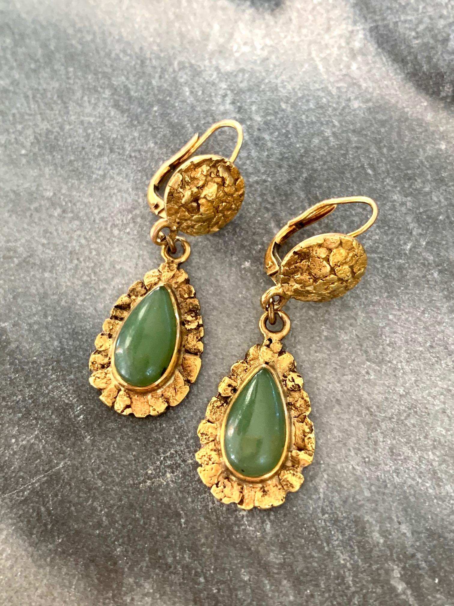 Women's Vintage Nephrite Jade Cabochon 14 and 22 Karat Yellow Gold Nugget Drop Earrings