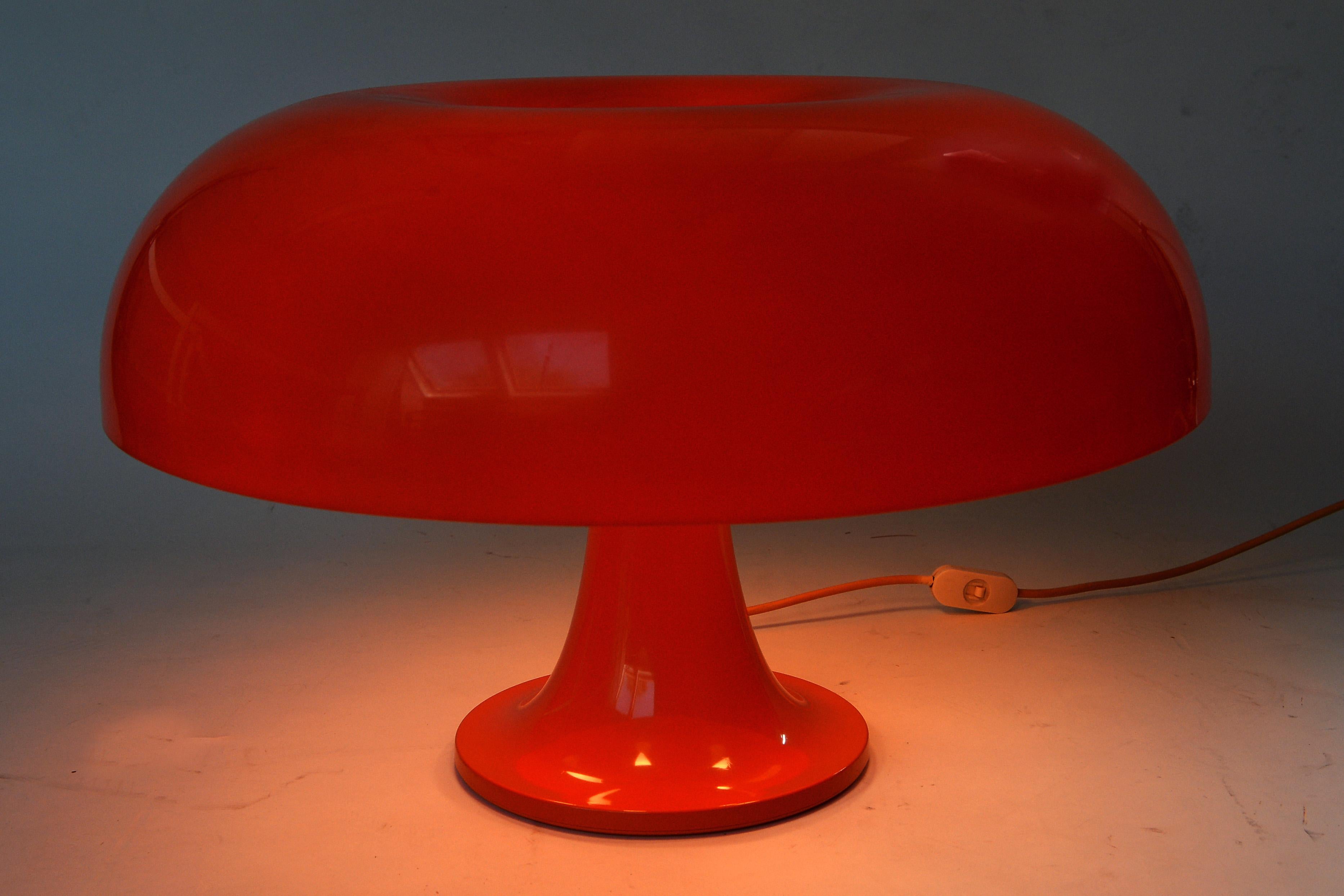 Vintage Nesso Table Lamp by Giancarlo Mattioli for Artemide, 1960s In Good Condition In HEVERLEE, BE