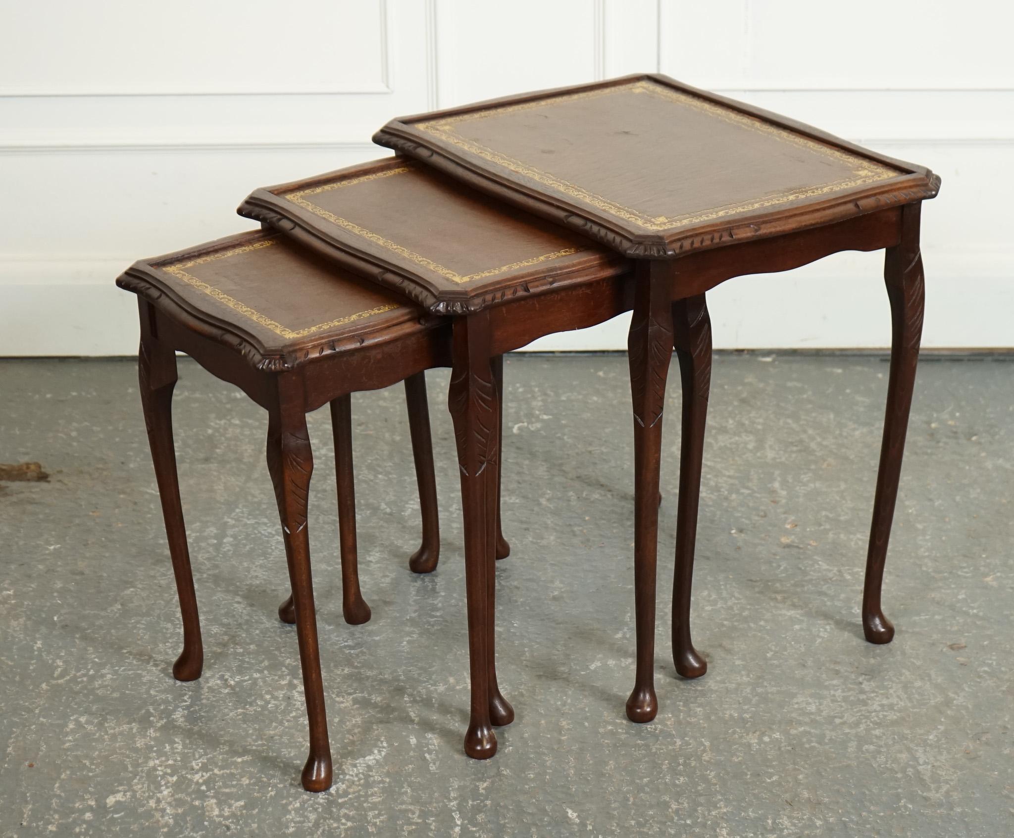 British VINTAGE NEST OF TABLES QUEEN ANNE STYLE LEGS WiTH BROWN EMBOSSED LEATHER TOP For Sale