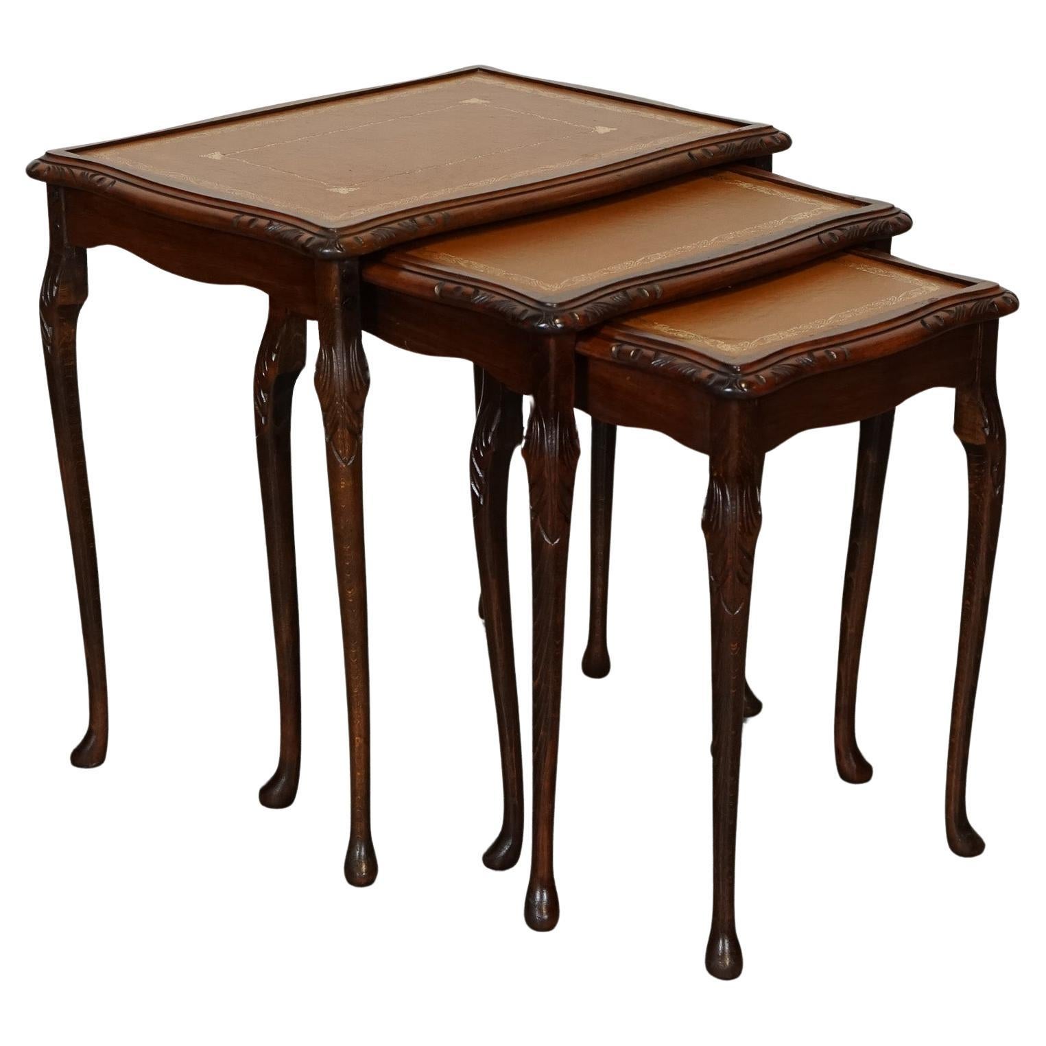 VINTAGE NEST OF TABLES QUEEN ANNE STYLE LEGS WiTH BROWN EMBOSSED LEATHER TOP J1 For Sale