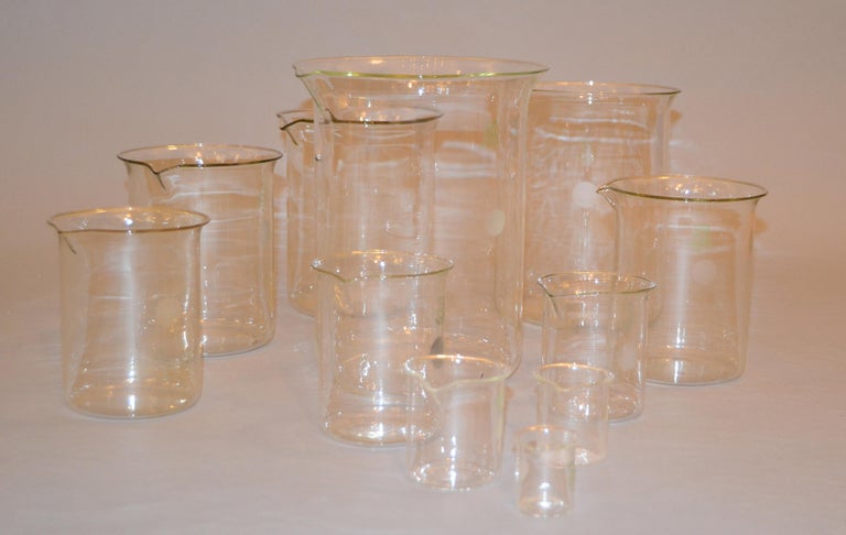Vintage Nesting Beakers Set Pyrex Glass Graduated Measuring Cups Marked USA In Good Condition For Sale In Miami, FL