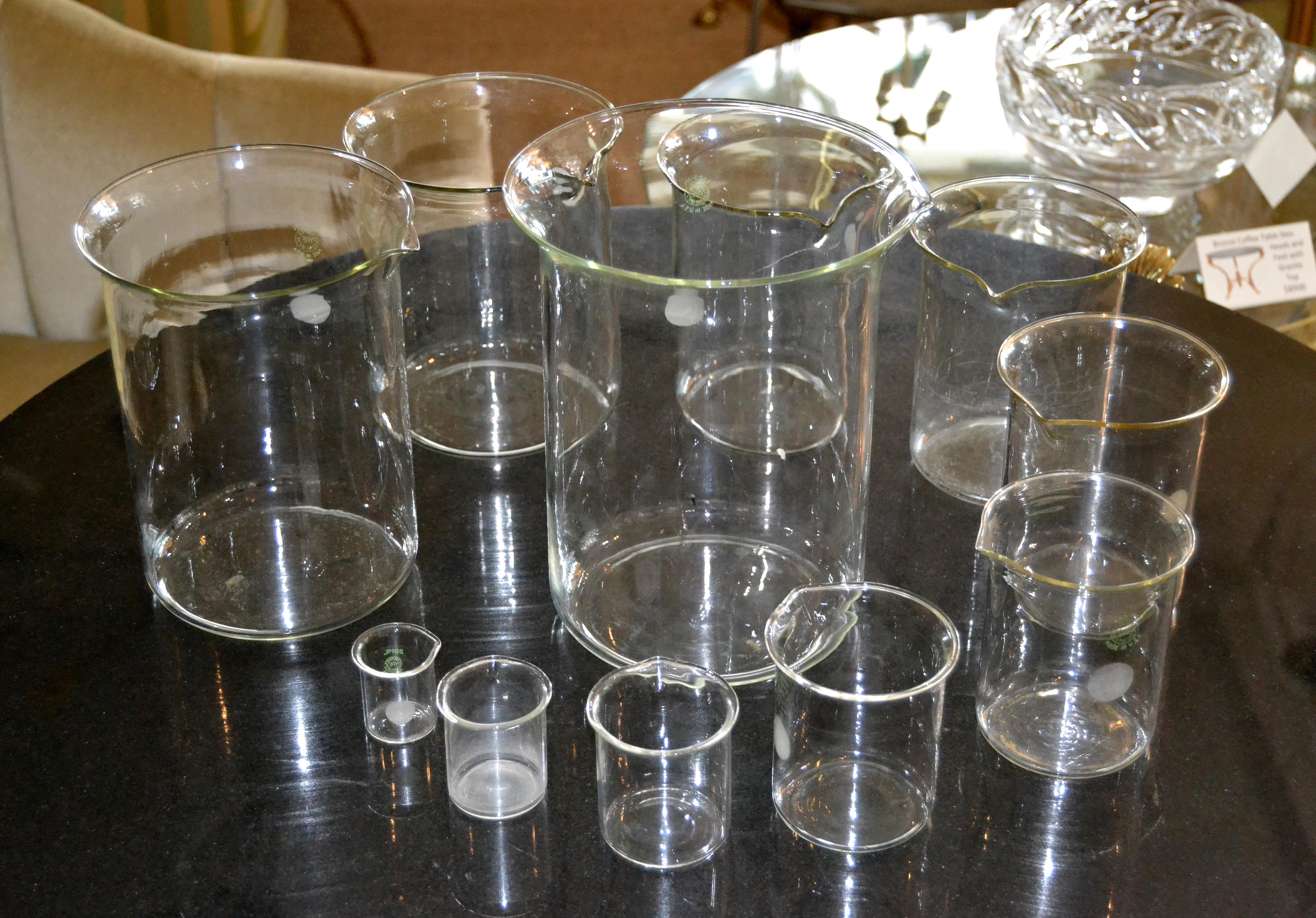 Vintage Nesting Beakers Set Pyrex Glass Graduated Measuring Cups Marked USA In Good Condition In Miami, FL