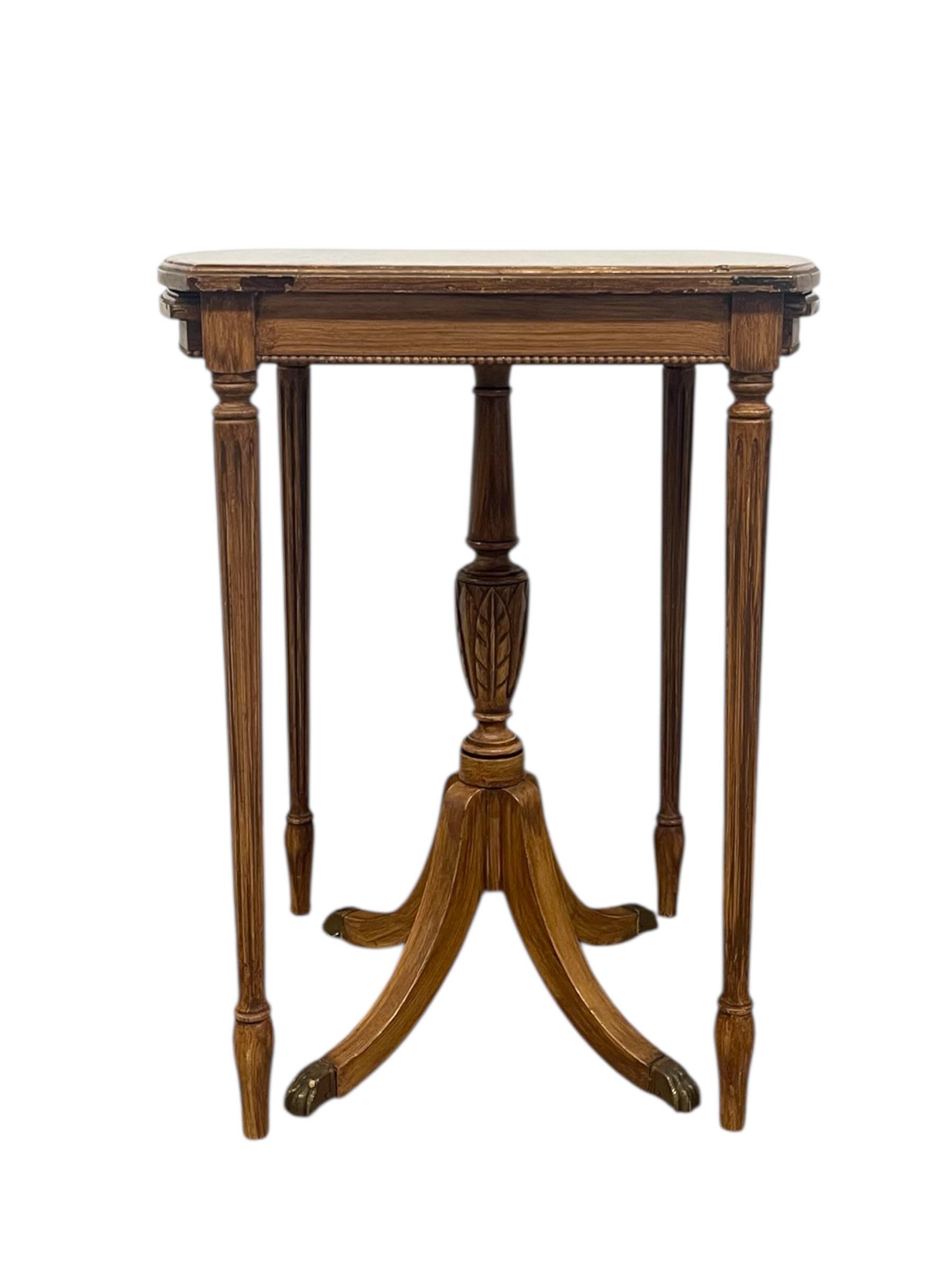 Mesa auxiliar anidada vintage Demi Lune de estilo federal y neoclásico en venta 6