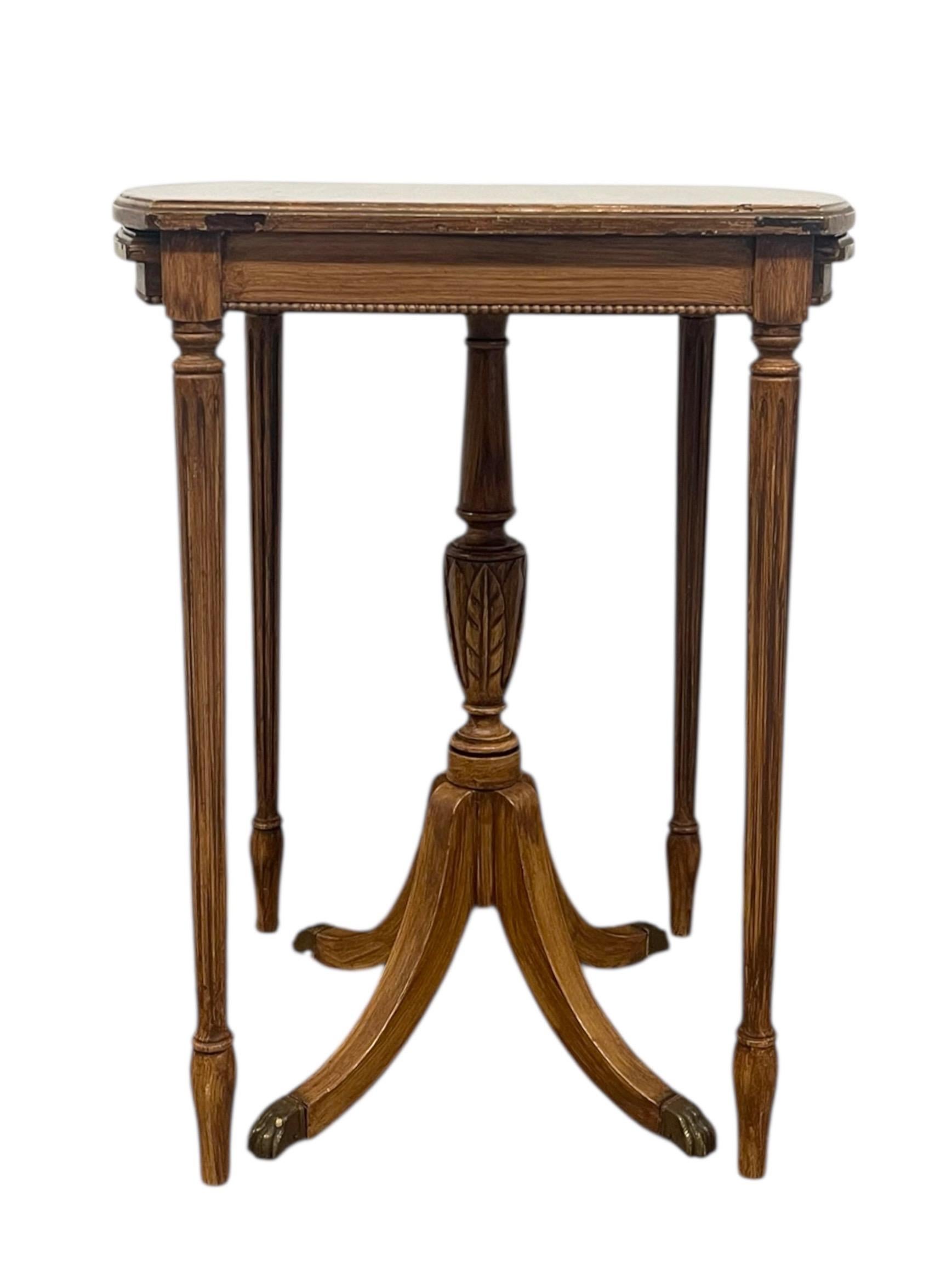 Mesa auxiliar anidada vintage Demi Lune de estilo federal y neoclásico en venta 2