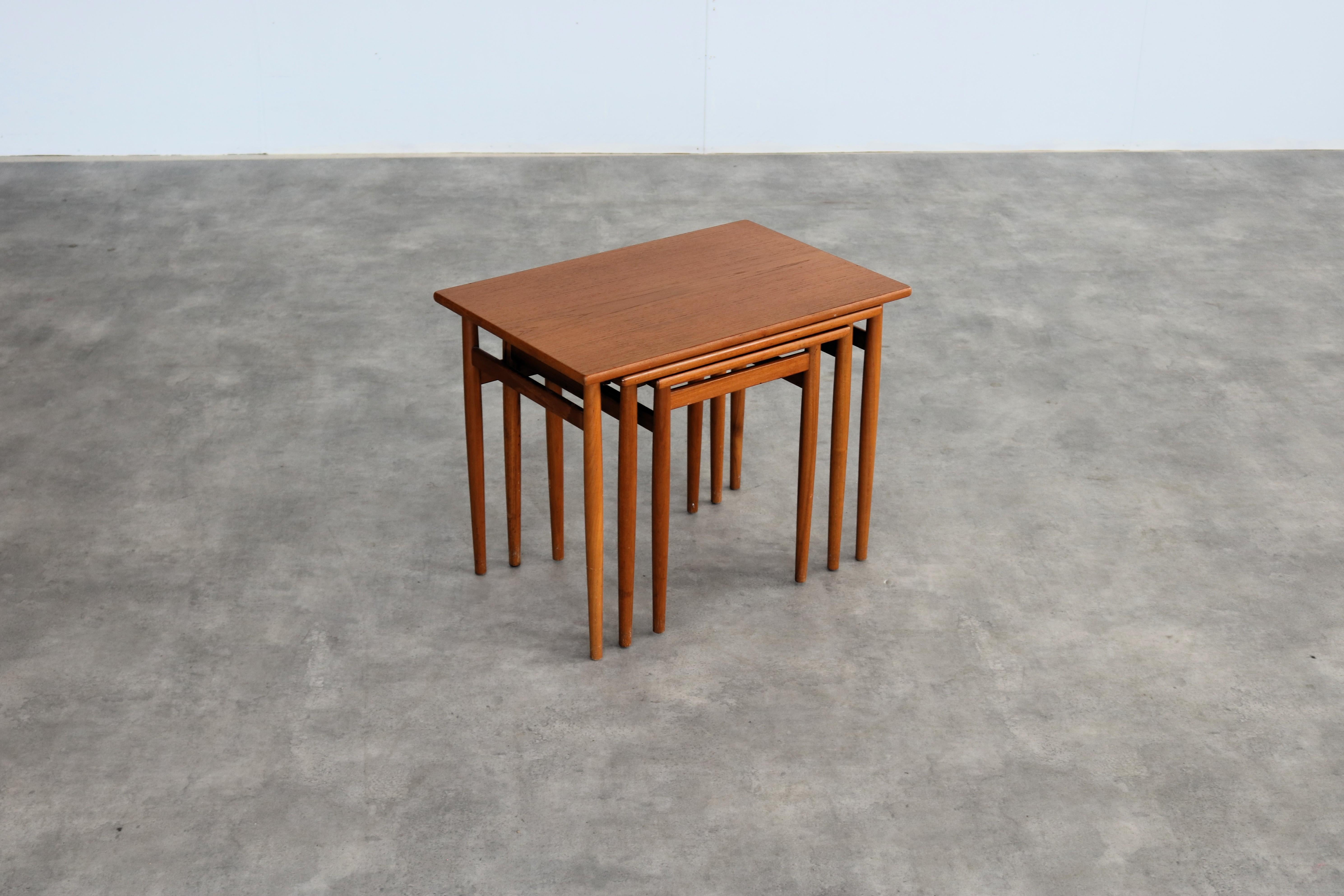 Vintage nesting tables  side tables  teak  Swedish In Good Condition For Sale In Lemmer, NL