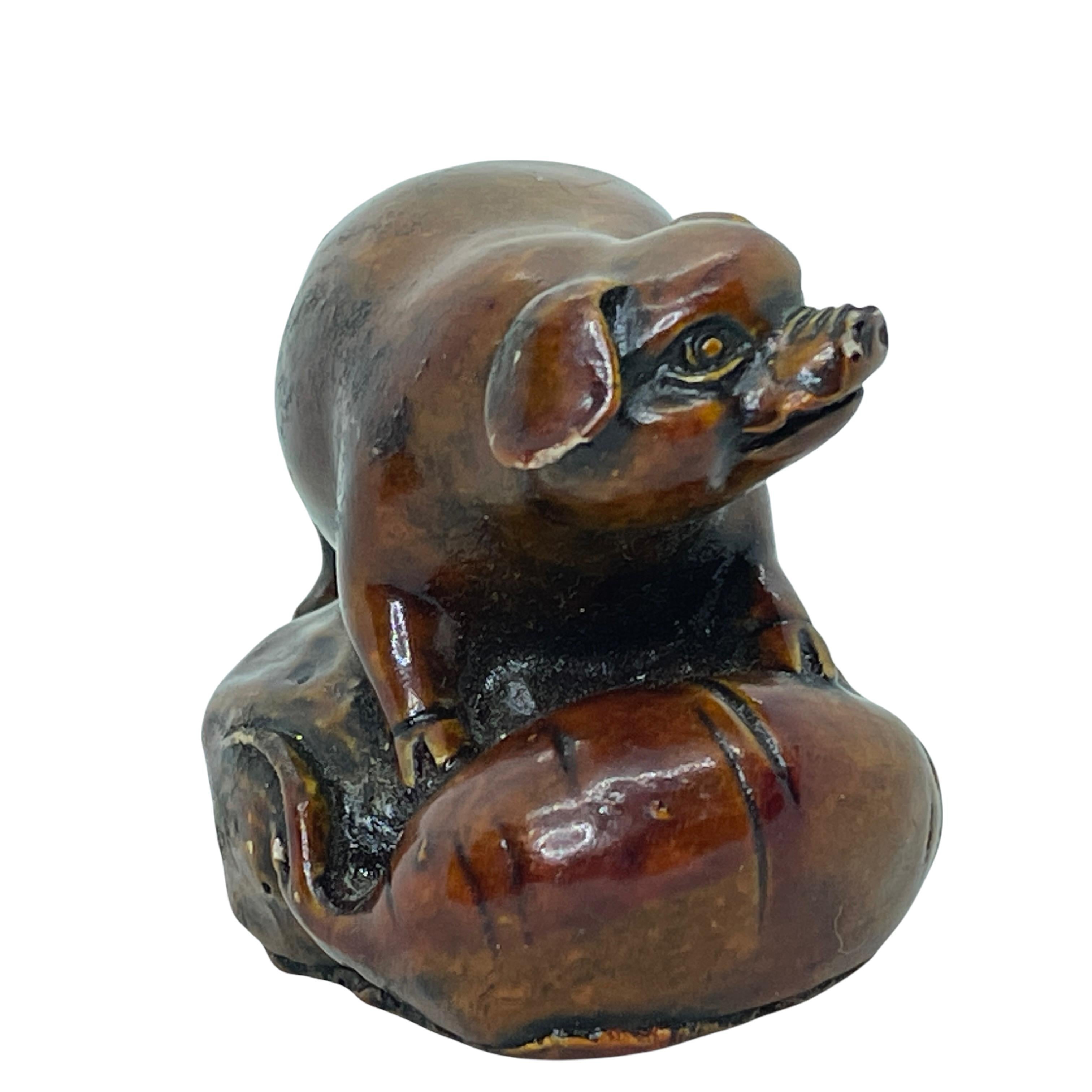 Vintage Netsuke Speckstein Figur Schwein (Arts and Crafts) im Angebot