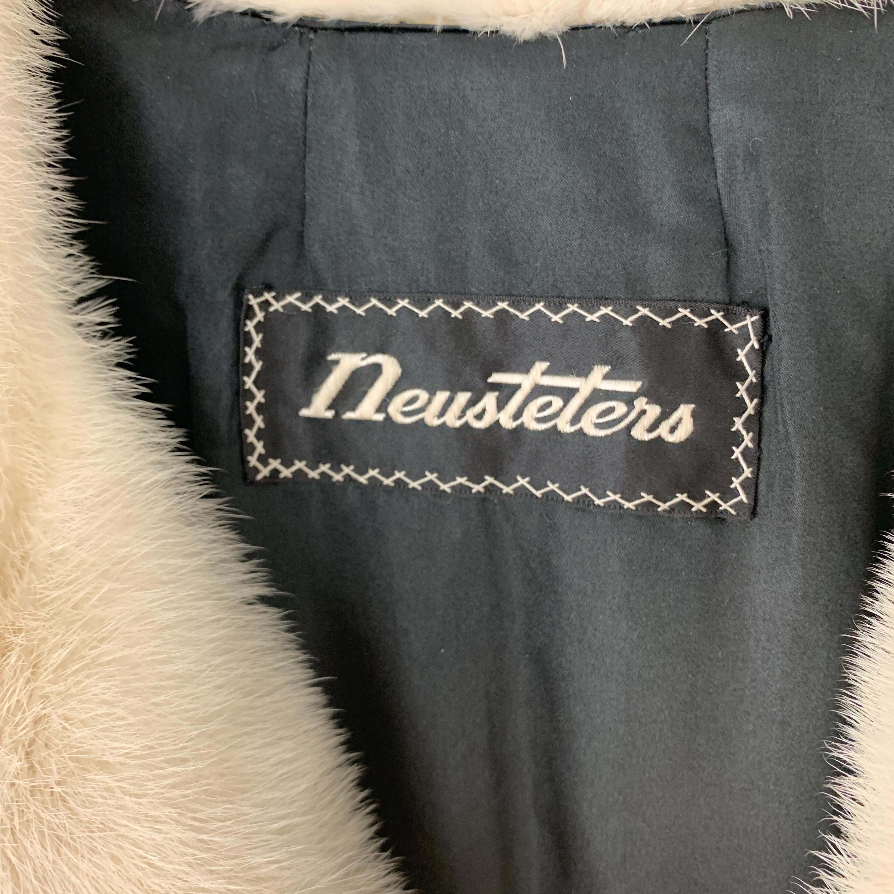 Vintage NEUSTETERS Size M Cream Mink Collared Hook Eye Closure Fur Coat 3