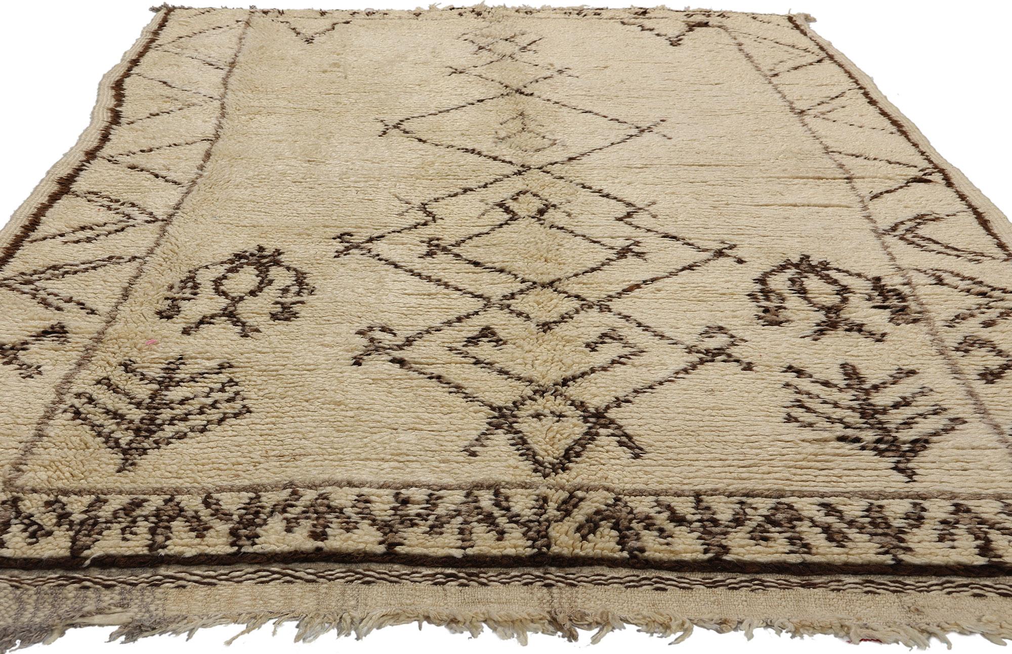 Tribale Tappeto Azilal marocchino neutro vintage, l'incanto tribale incontra il design Shibui in vendita