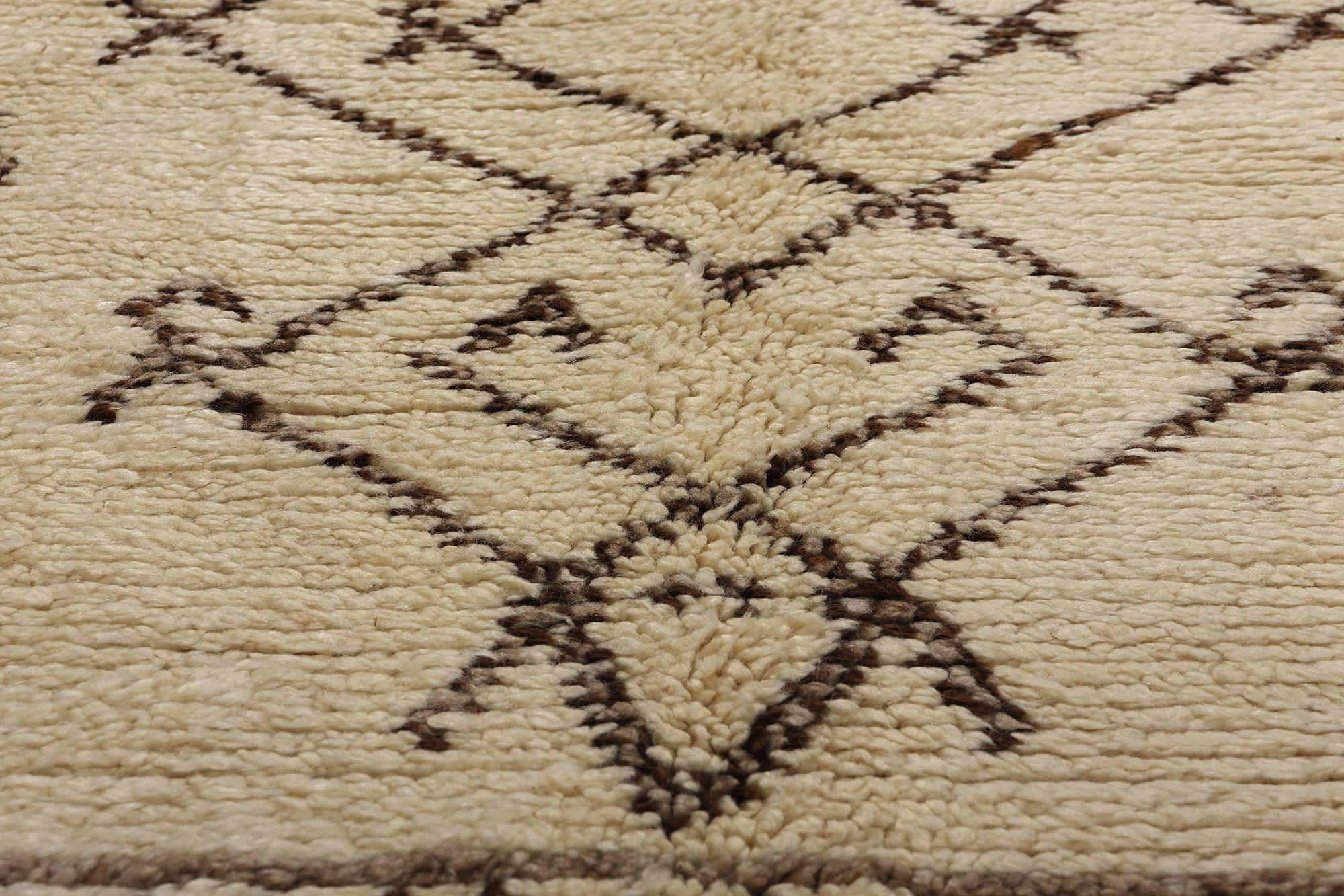 Annodato a mano Tappeto Azilal marocchino neutro vintage, l'incanto tribale incontra il design Shibui in vendita