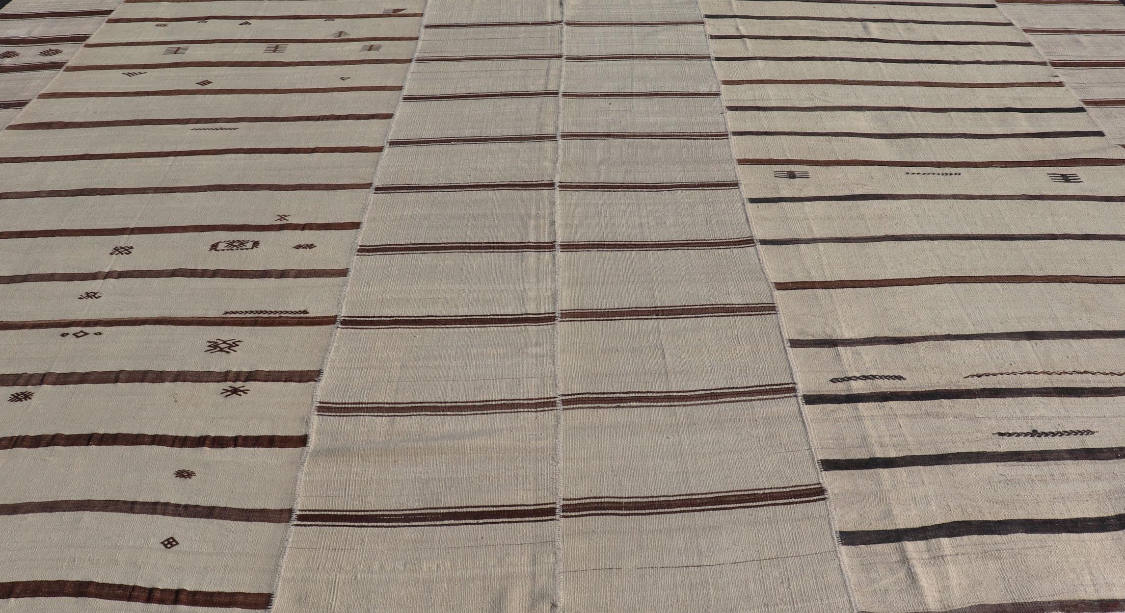 Large Vintage Neutral Paneled Kilim Flat-Weave in Neutral Tones of Cream & Brown For Sale 9