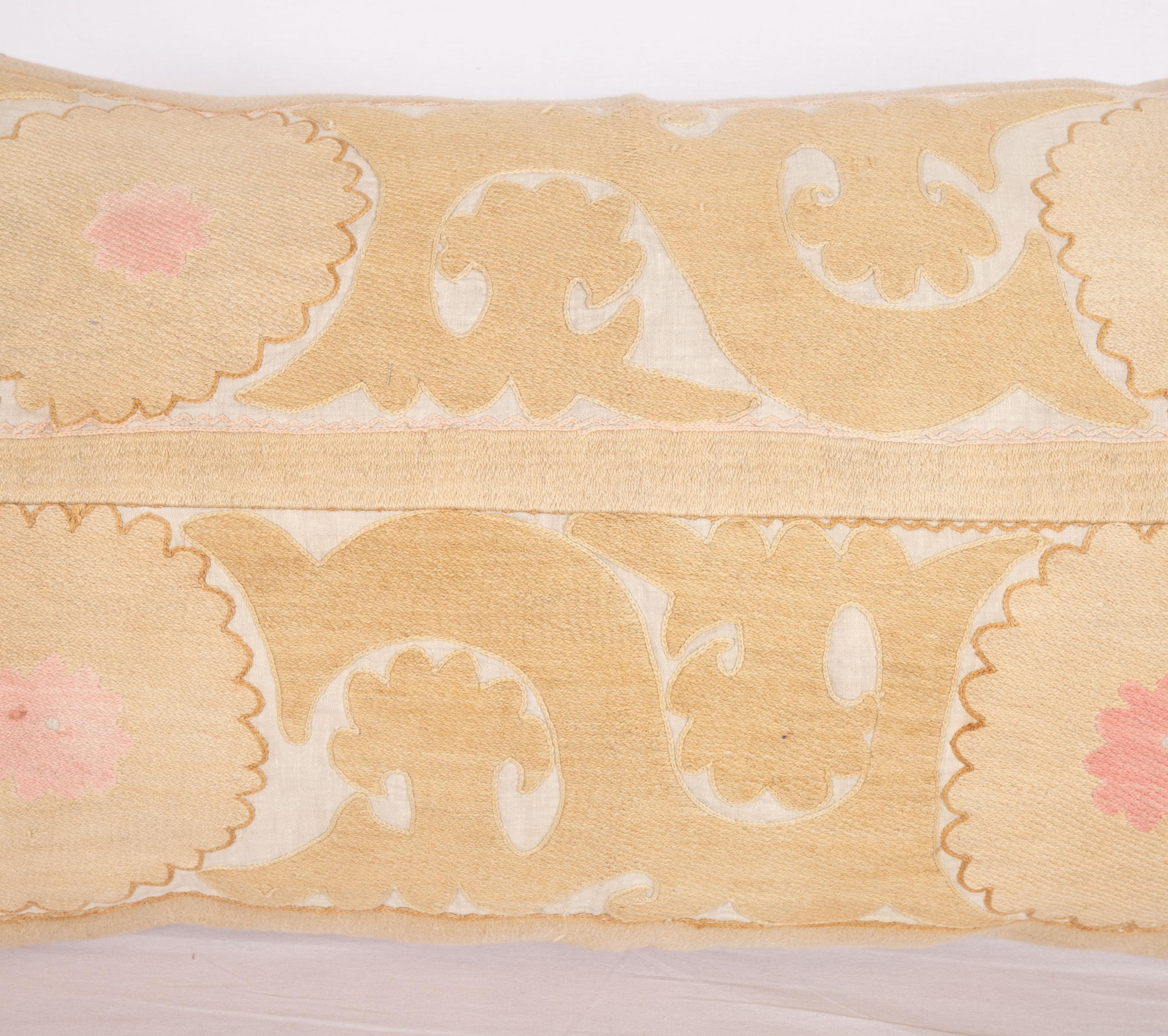 Vintage Neutral Suzani Pillow Fashioned from a Mid-20th Century Samarkand Suzani In Good Condition In Istanbul, TR