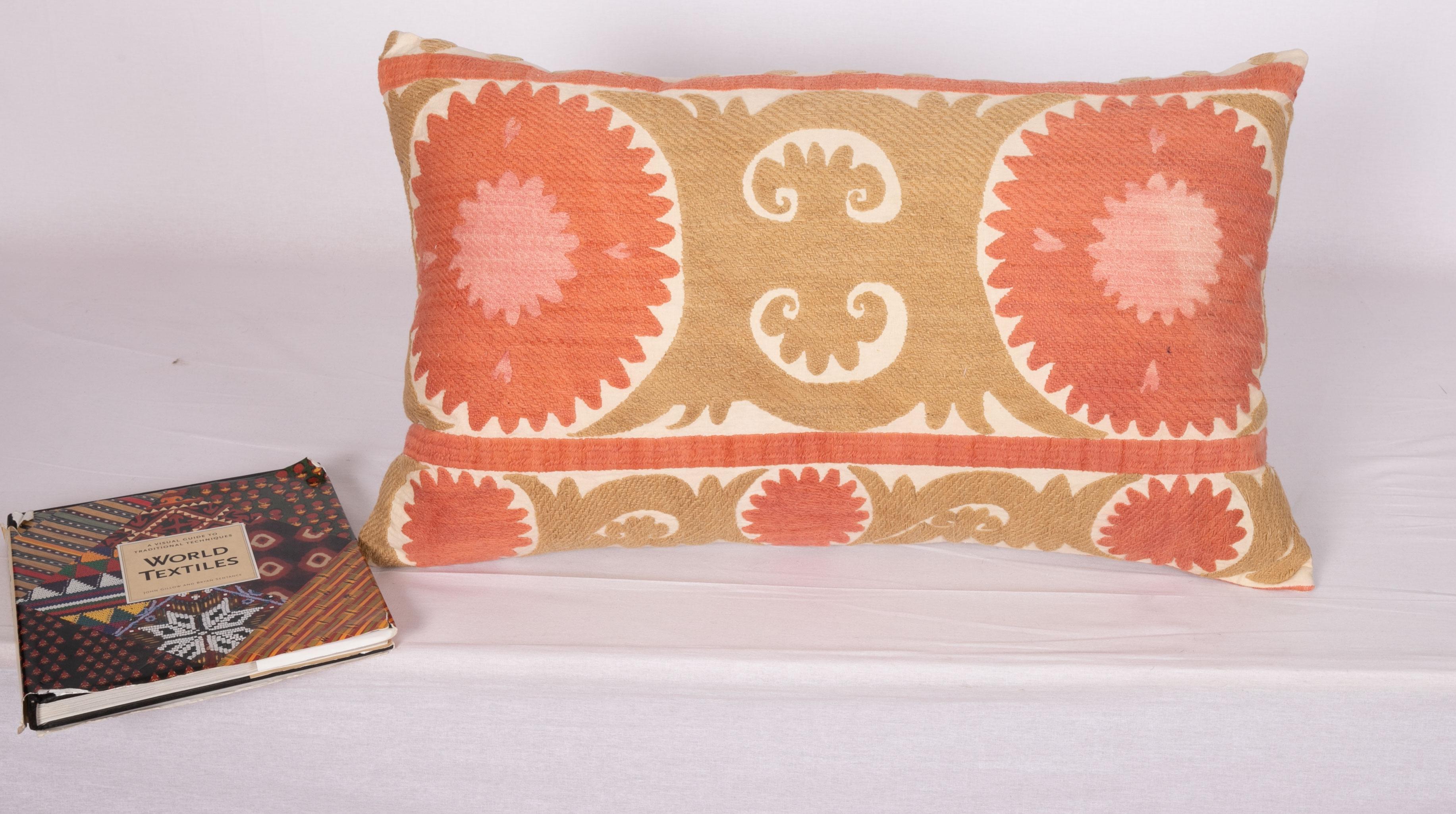Vintage Neutral Suzani Pillow Fashioned from a Mid-20th Century Samarkand Suzani In Good Condition In Istanbul, TR