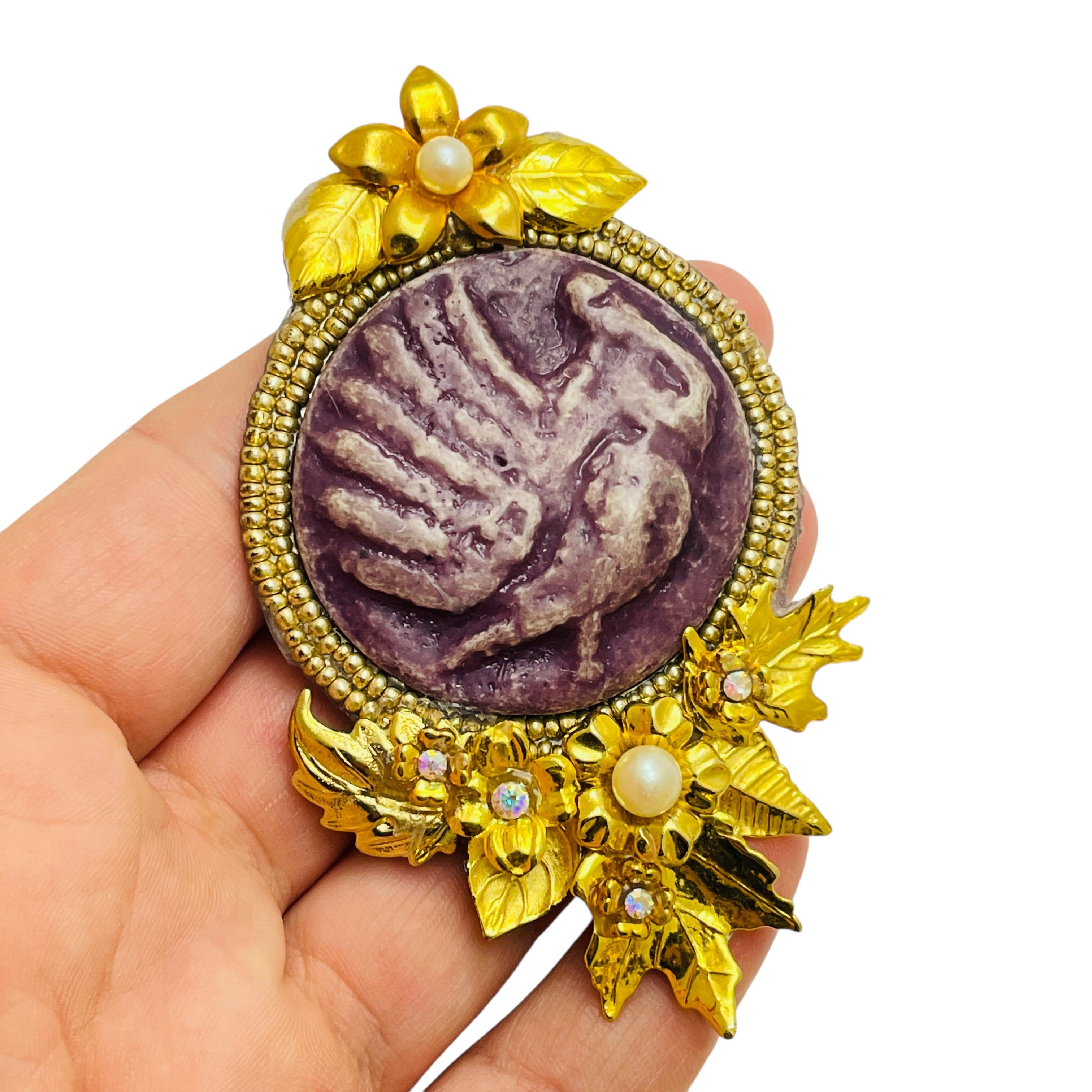 Vintage NEVA BURBA signierte handwerkliche Designer-Brosche in Goldtönen, Vintage Damen im Angebot