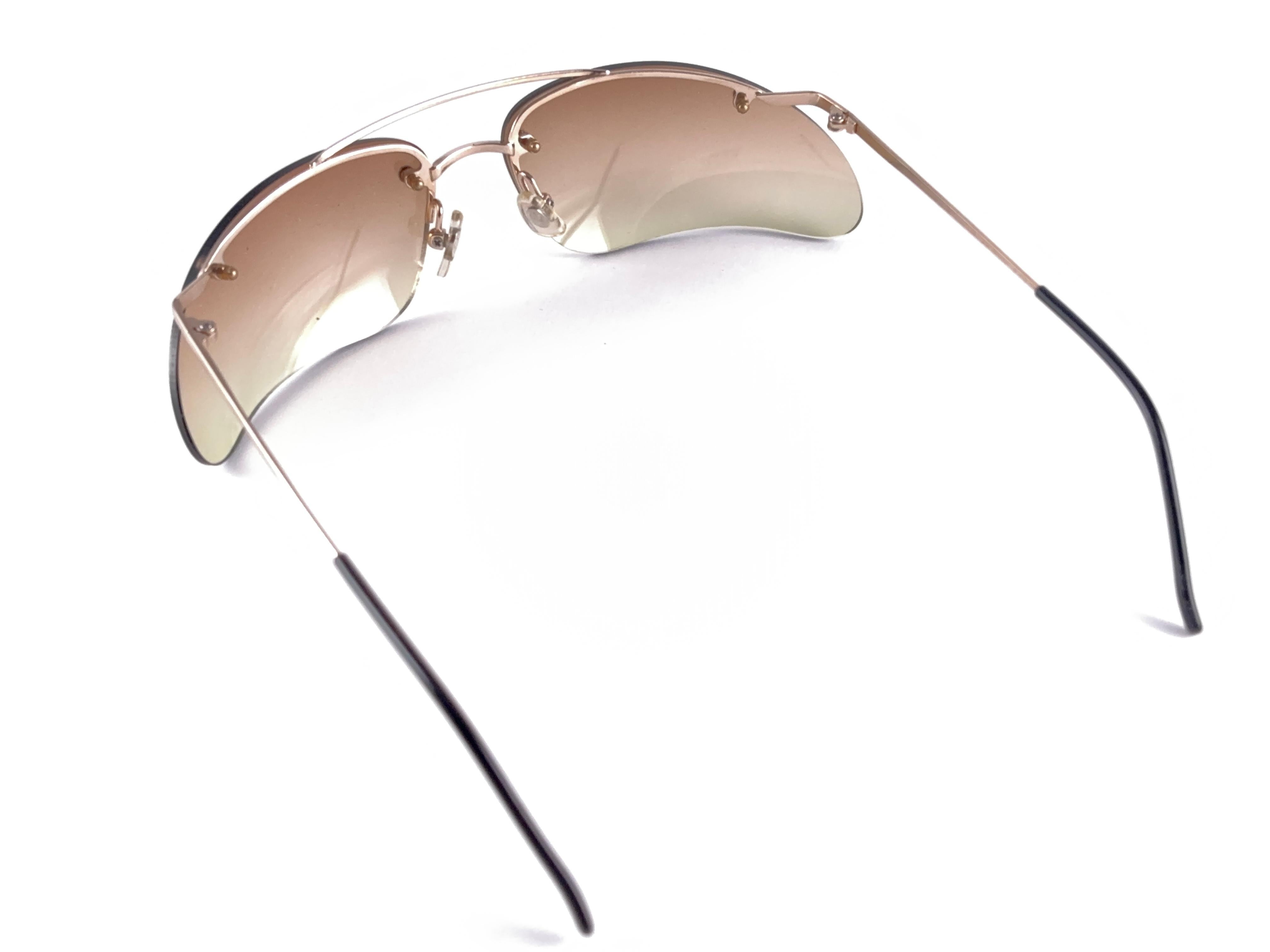 

Vintage New Alexander McQueen Rimless Made in Japan Sunglasses.

Beautiful and ultra light rimless frame from early 2000's Alexander McQueen made in Japan sunglasses.

This pair is new and unworn, but it does have minimum sign of wear due to