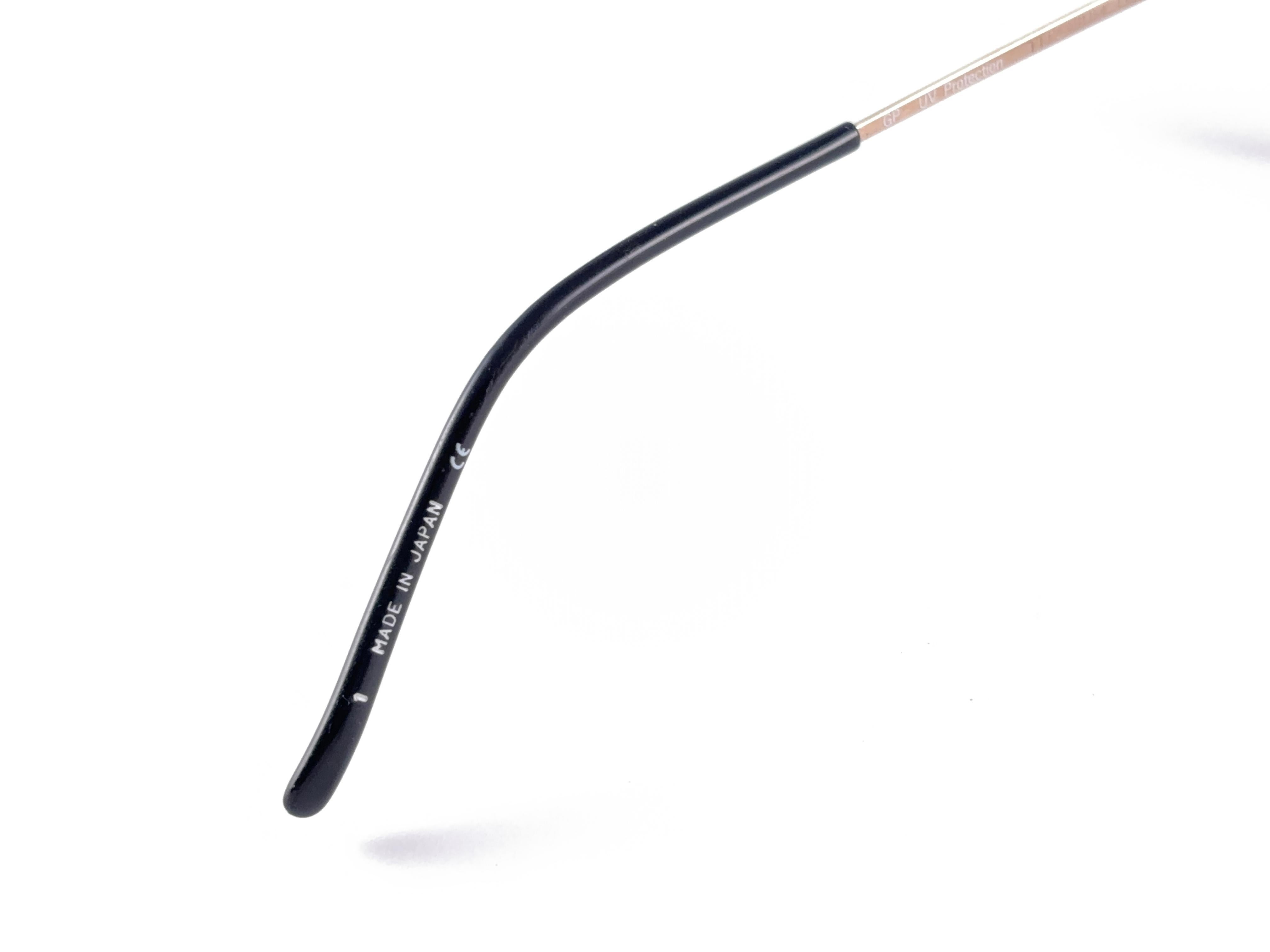 Vintage New Alexander McQueen Titanium Rimless Made in Japan Sunglasses In Excellent Condition For Sale In Baleares, Baleares