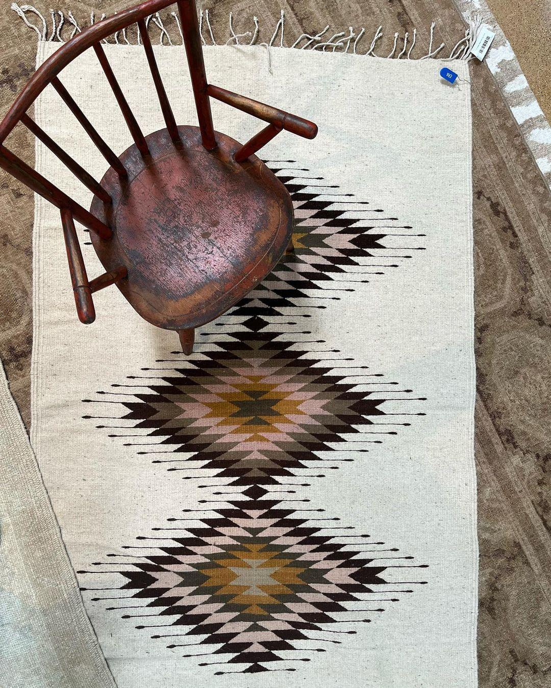 78150 Vintage New Mexico Kilim rug with Navajo two Grey Hills Style 03'00 x 05'00. With its bold expressive design, incredible detail and texture, this hand-woven wool vintage New Mexico Kilim rug is a captivating vision of woven beauty highlighting