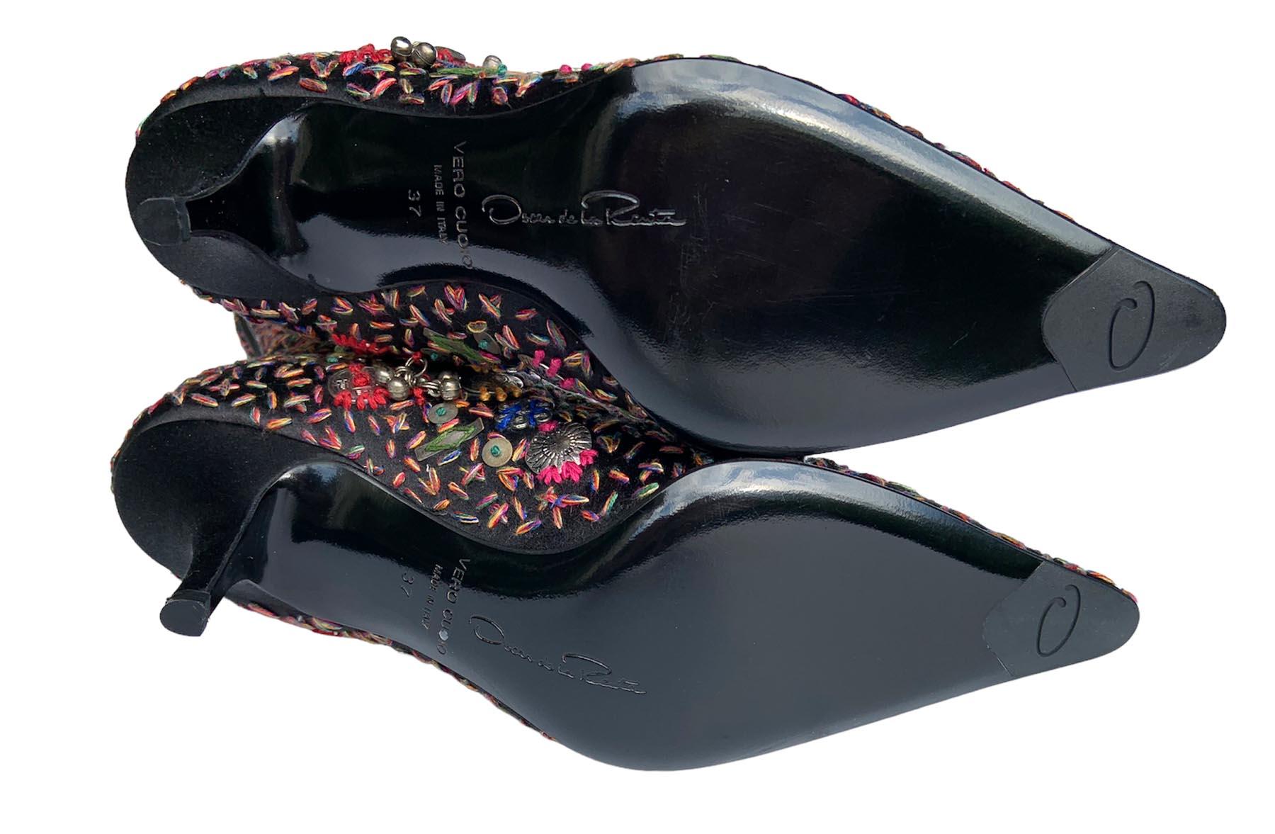 Black Vintage New Oscar de la Renta Coin Embellished Embroidered Boots Italian 37 US 7 For Sale
