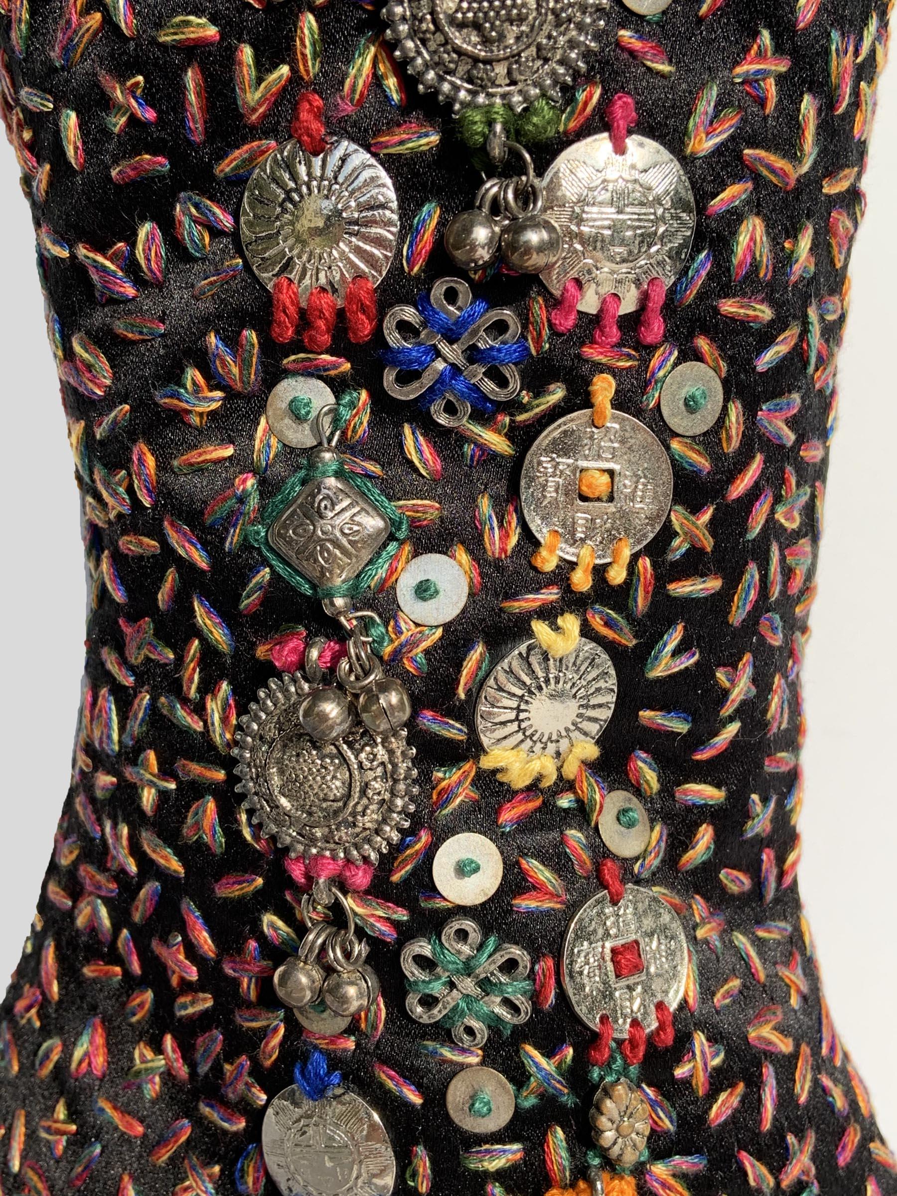 Vintage New Oscar de la Renta Coin Embellished Boots + Matching Bag It. 37 US 7 in vendita 1