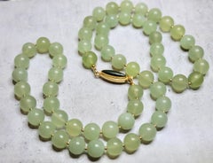 Vintage New Zealand Bowenite Necklace