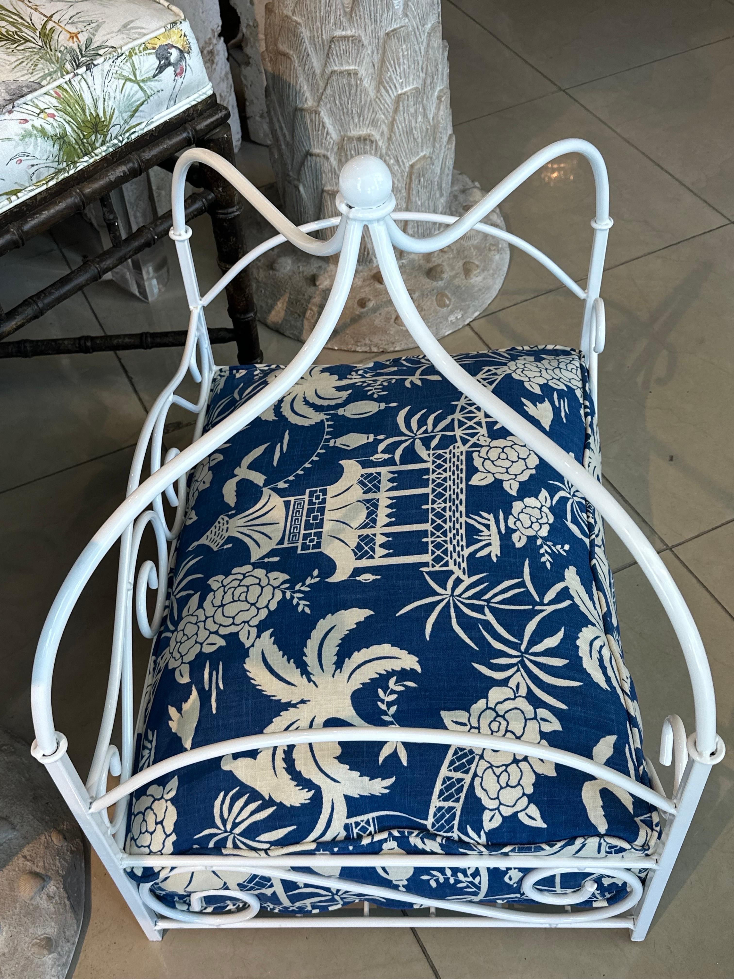 Vintage Newly Finished Upholstered Metal Canopy Dog Pet Bed Palm Beach Pagoda In Good Condition For Sale In West Palm Beach, FL
