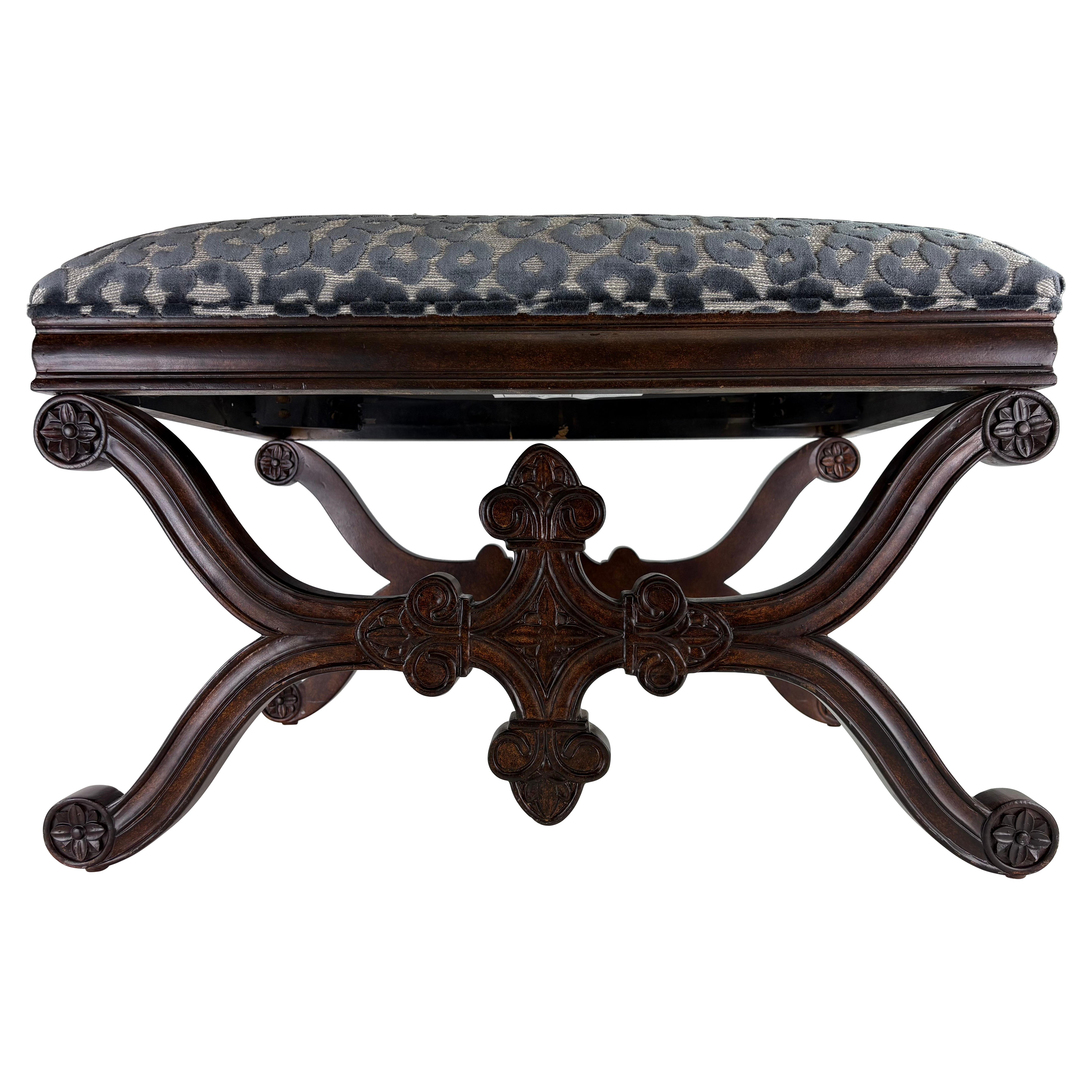 Vintage newly upholstered Spanish Renaissance style bench en vente