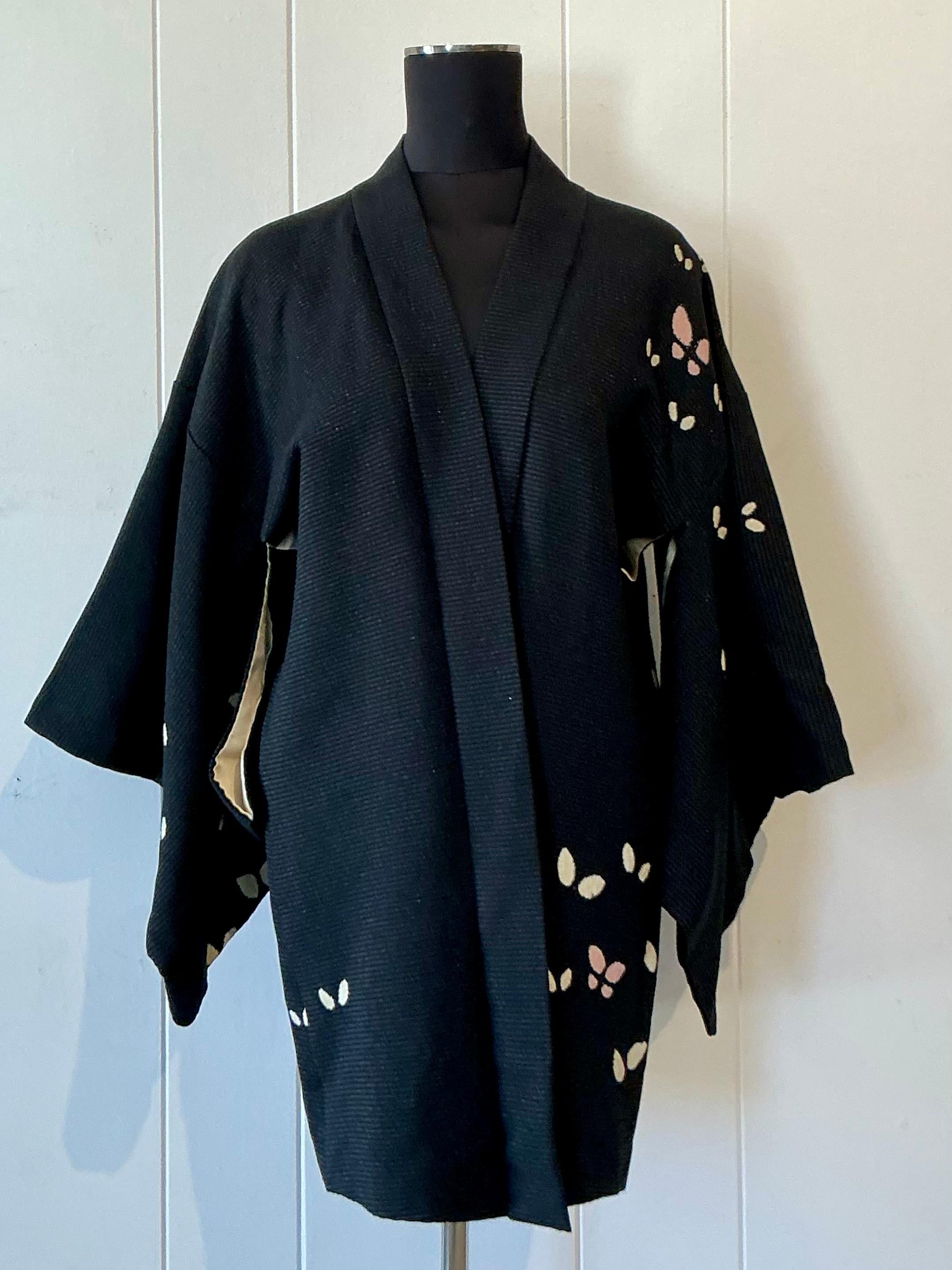 Vintage Nfuji Kimono In Good Condition For Sale In West Palm Beach, FL