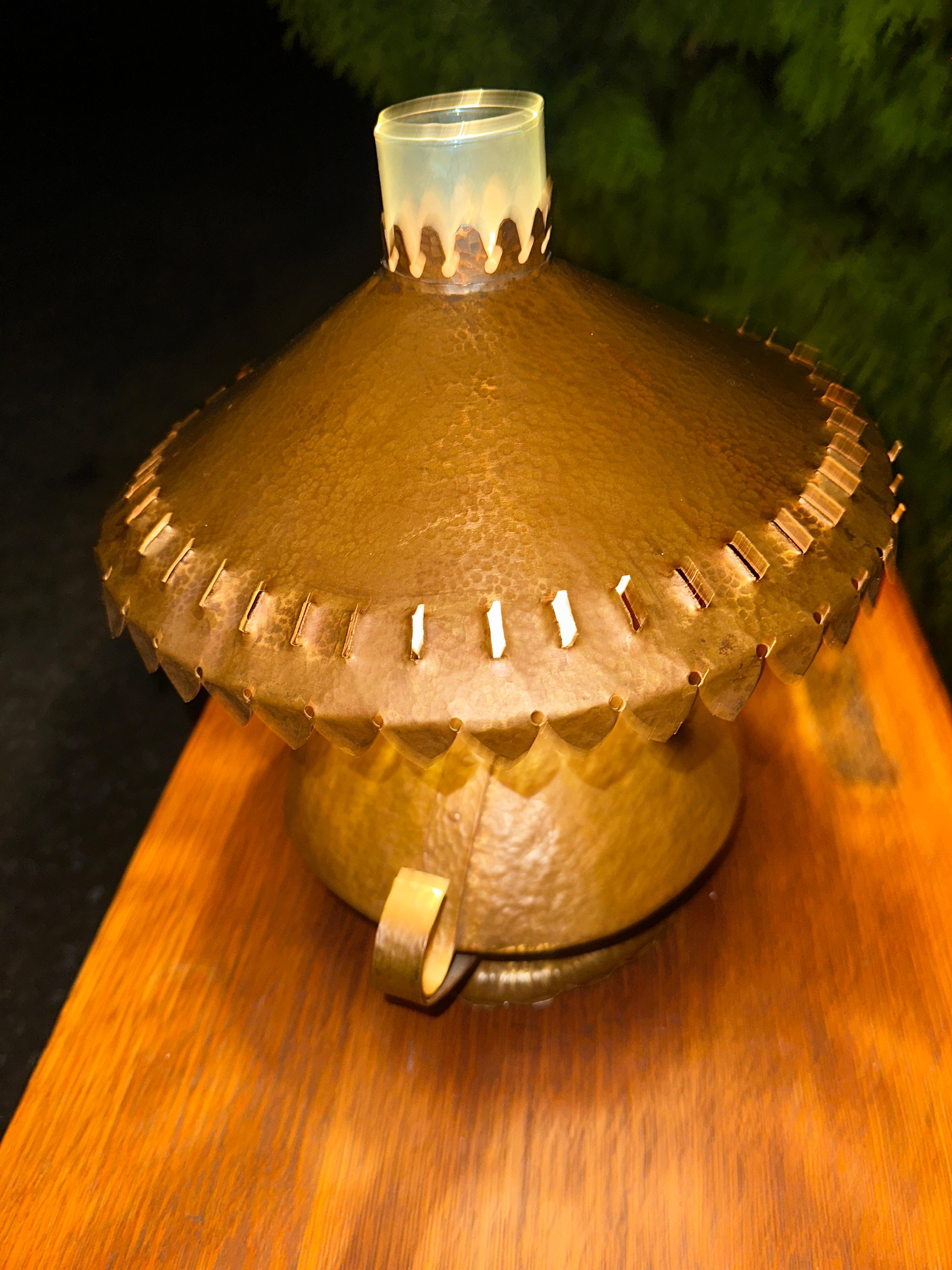 Arts and Crafts Vintage Nice Hammered Cooper Arts & Crafts Table Lamp For Sale