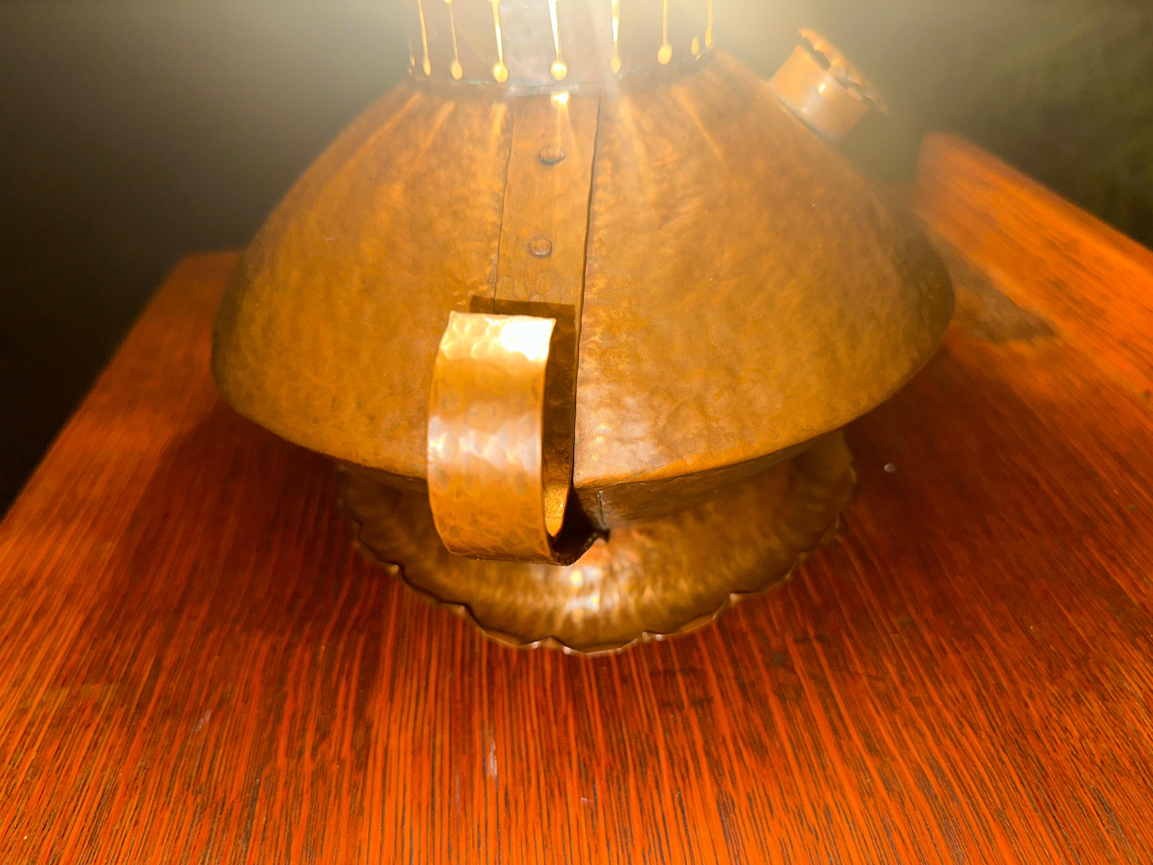 American Vintage Nice Hammered Cooper Arts & Crafts Table Lamp For Sale
