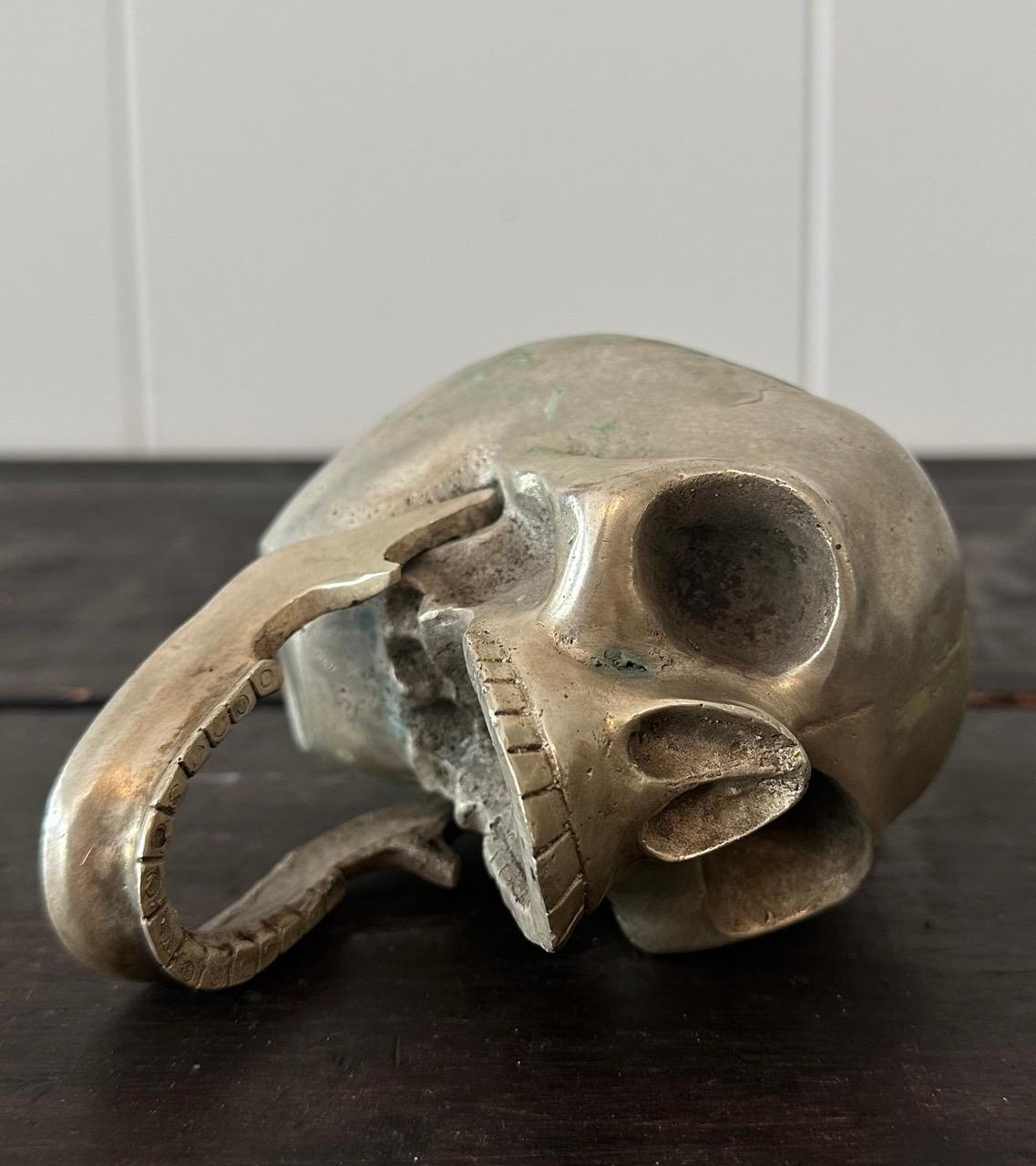 Bohème Sculpture de crâne vintage en nickel en vente