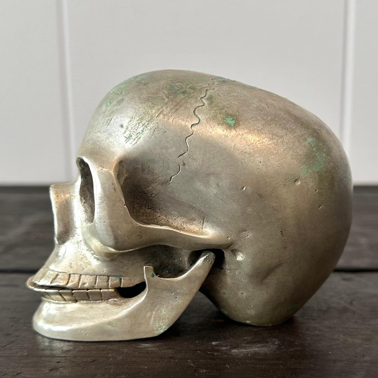 Nord-américain Sculpture de crâne vintage en nickel en vente