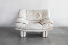 Vintage Nicoletti Salotti Italian Leather Chair in Gorgeous Cream circa 1970