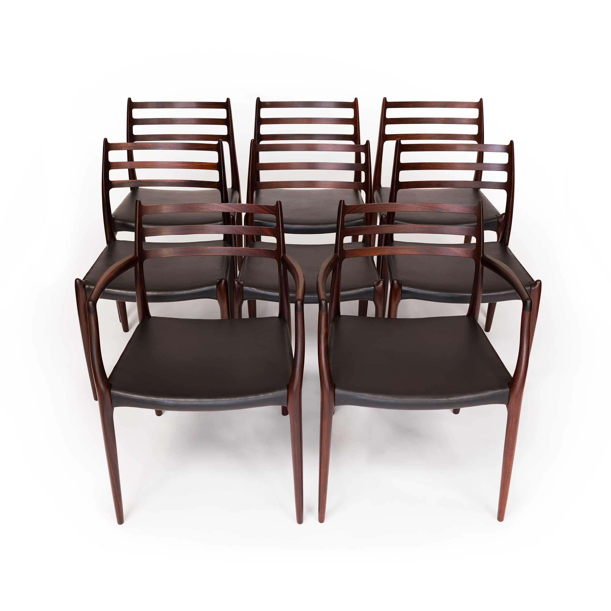 Niels Otto Møller, éminent designer de meubles danois et fondateur de la société J.L.A. Møllers Møbelfabrik, a laissé une marque indélébile sur le design moderne du milieu du siècle. Réputé pour ses chaises en bois magnifiquement travaillées, les