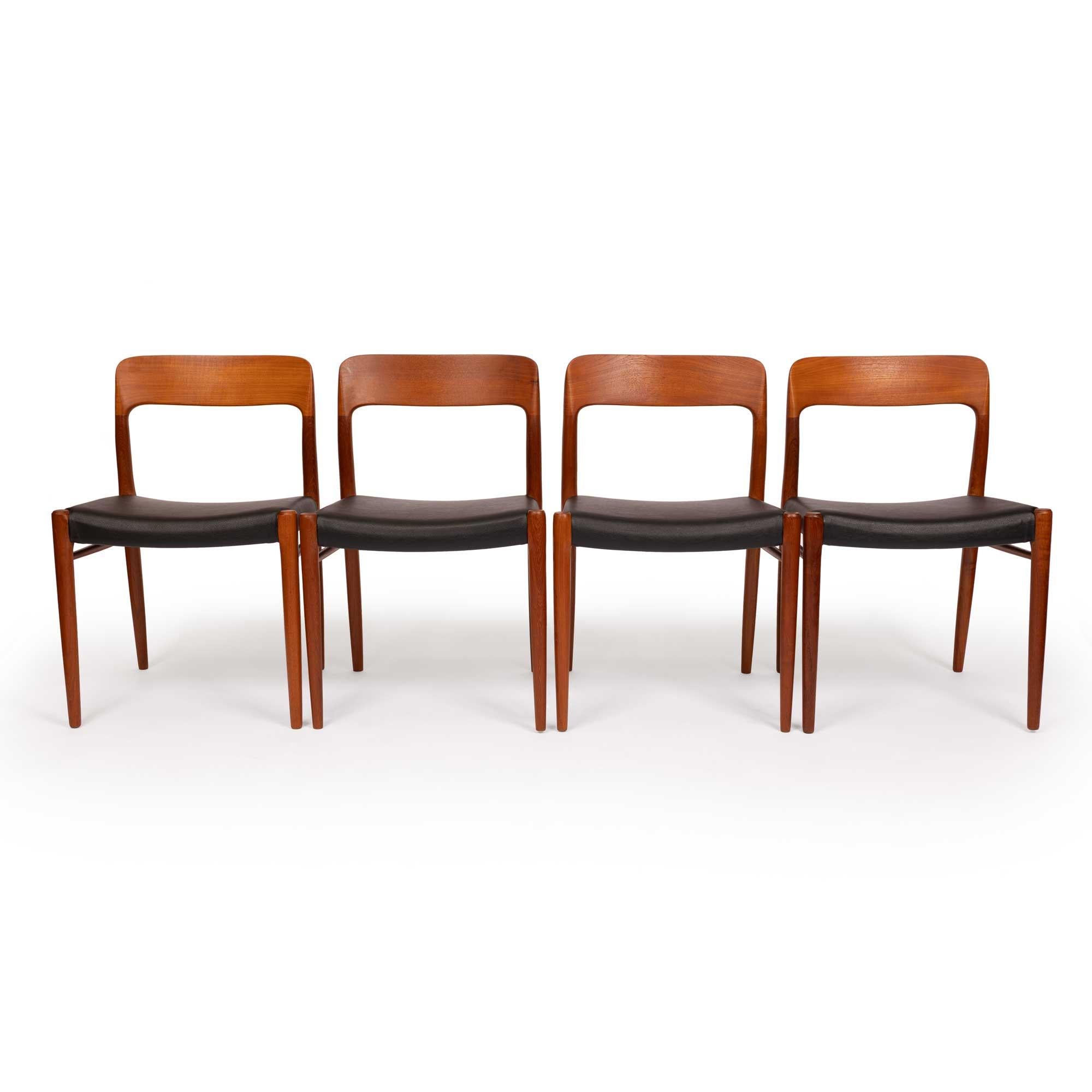 Un classico del design, la sedia da pranzo Møller No. 75, è stata creata negli anni '50 dal famoso designer danese Niels Otto Møller e prodotta da J.L. Møller Møbelfabrik, un marchio celebrato per la sua impeccabile maestria e l'estetica scandinava