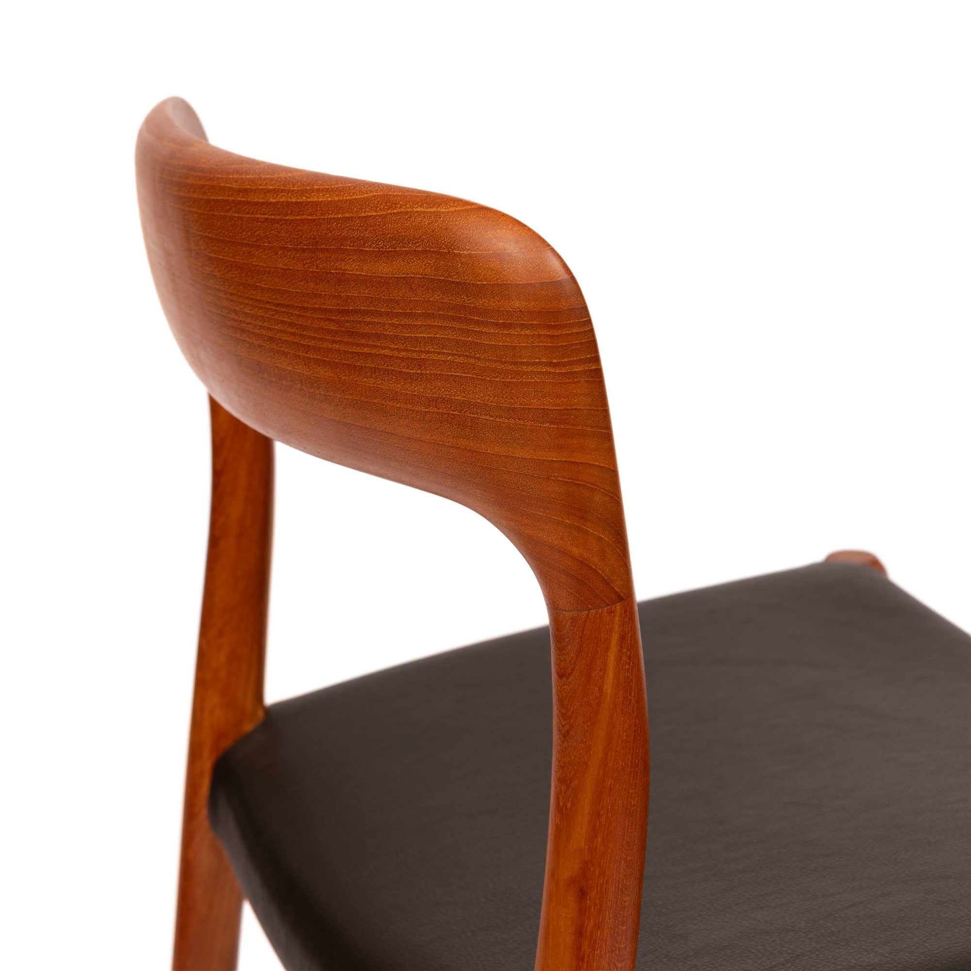 XX secolo Vintage Niels Otto Møller Model 75 Dining Chairs in Solid Teak (Set of 4) in vendita