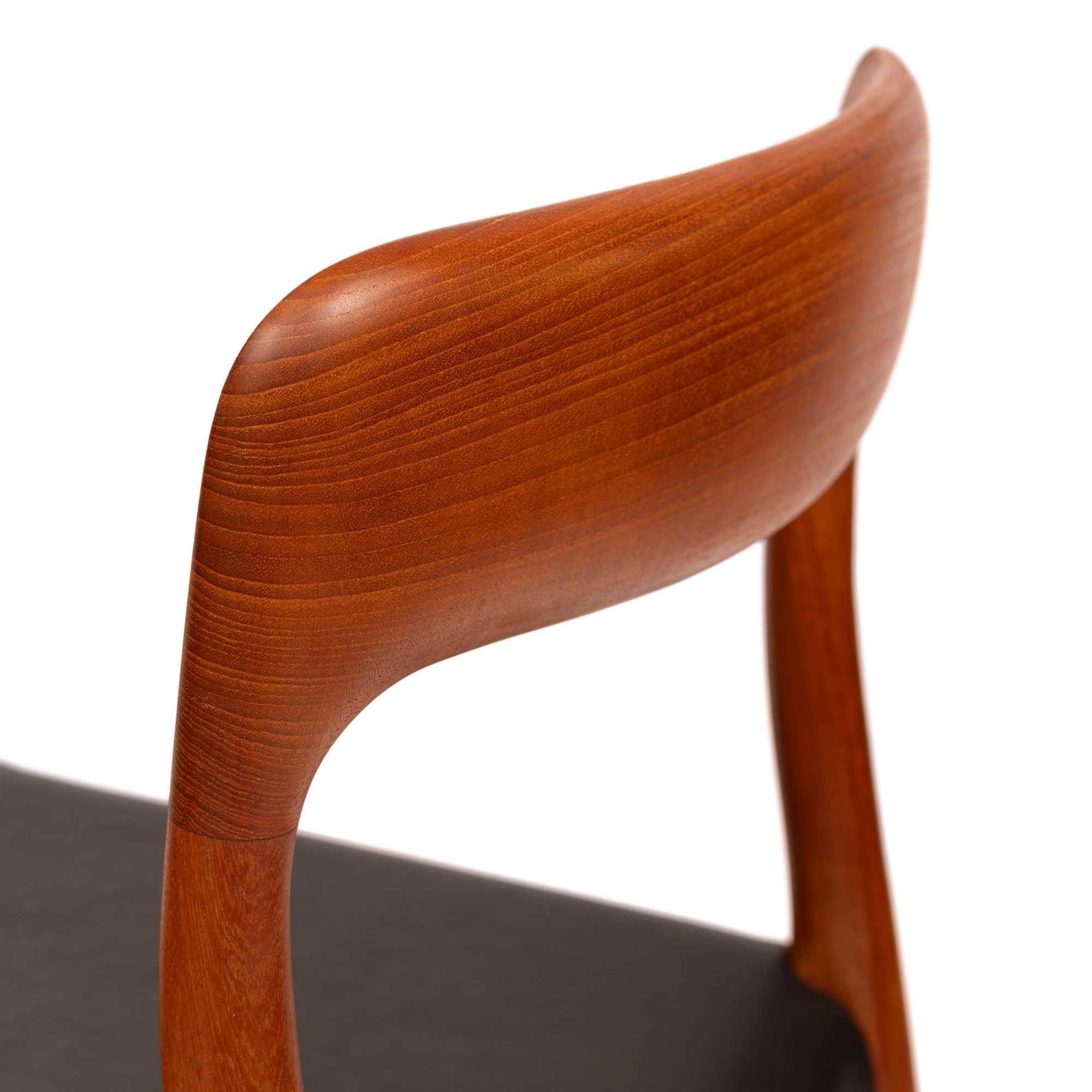 Vintage Niels Otto Møller Model 75 Dining Chairs in Solid Teak (Set of 4) in vendita 1
