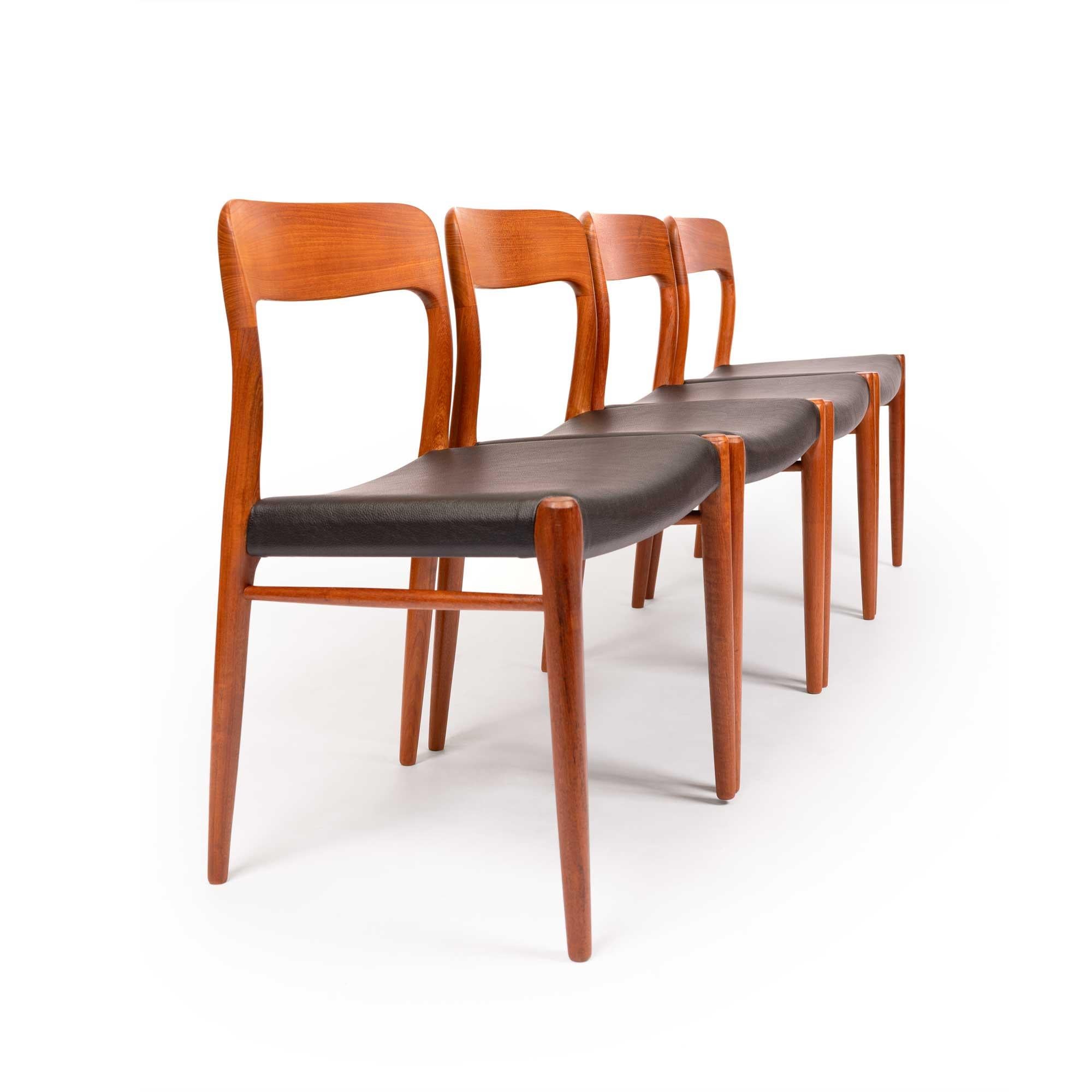 Vintage Niels Otto Møller Model 75 Dining Chairs in Solid Teak (Set of 4) in vendita 3