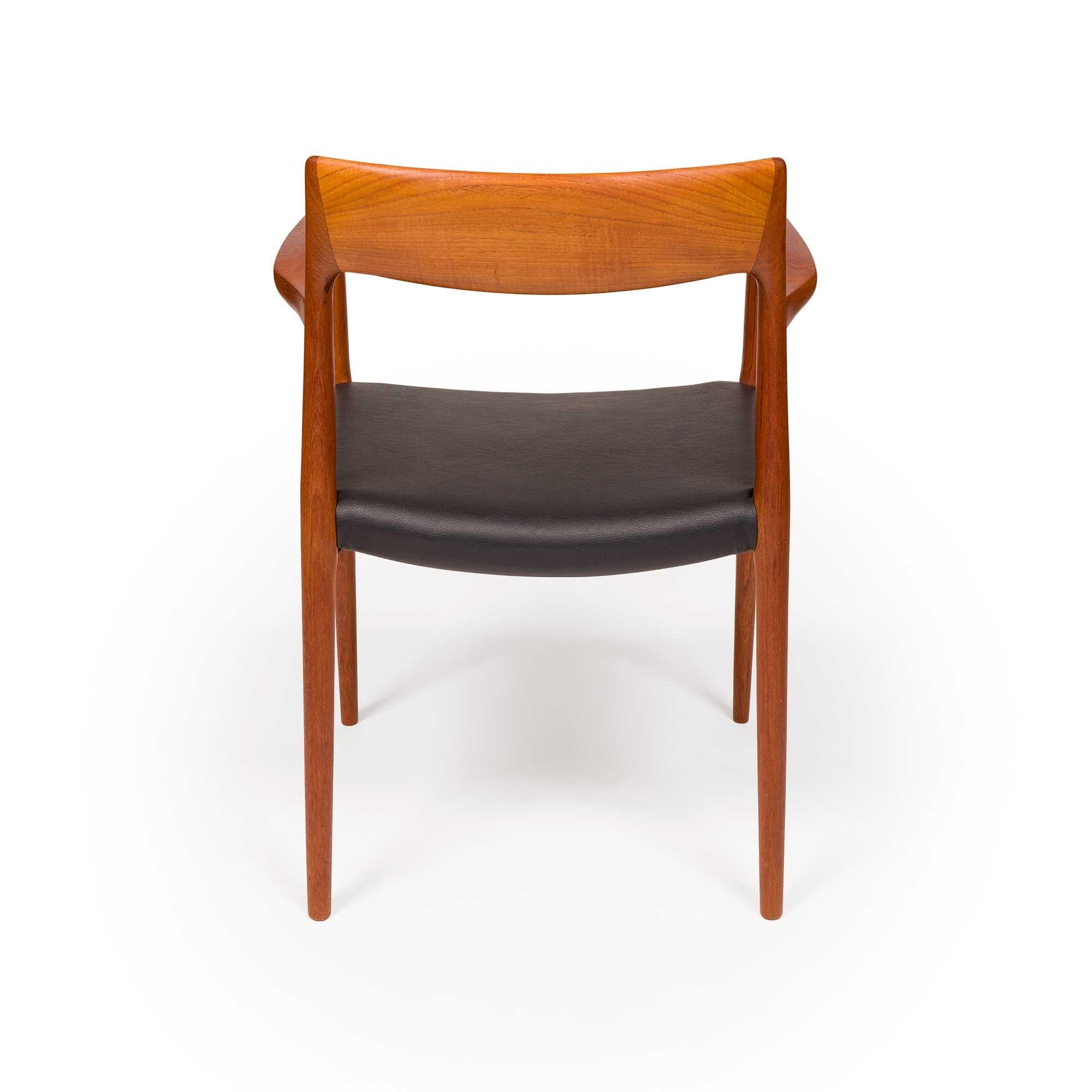 Vintage Niels Otto Møller Model 77 & 57 Dining Chairs in Solid Teak In Excellent Condition In Emeryville, CA
