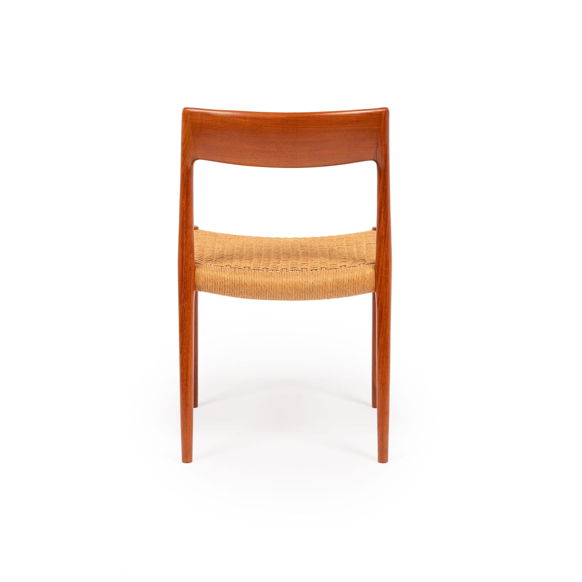 Sedie da pranzo in teak Niels Otto Møller Modello 77 e 57 d'epoca con cordone di carta danese in vendita 8