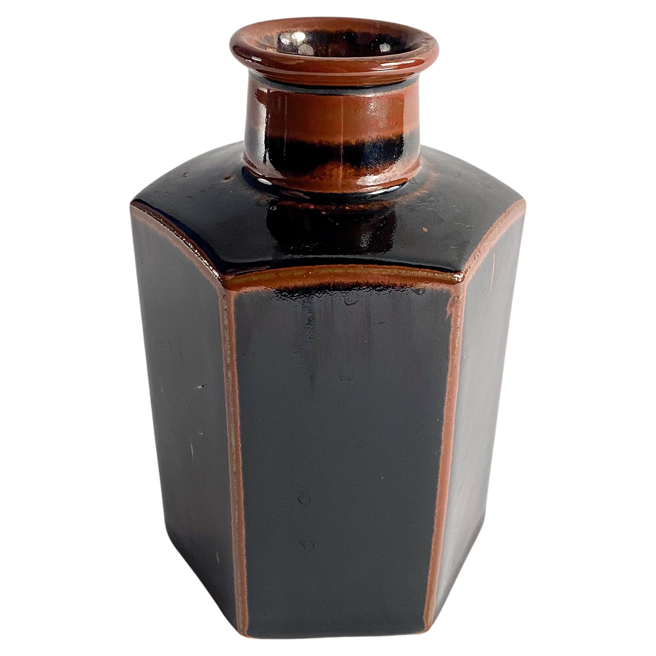 Vase vintage en grès noir hexagonal Niels Refsgaard pour Dansk