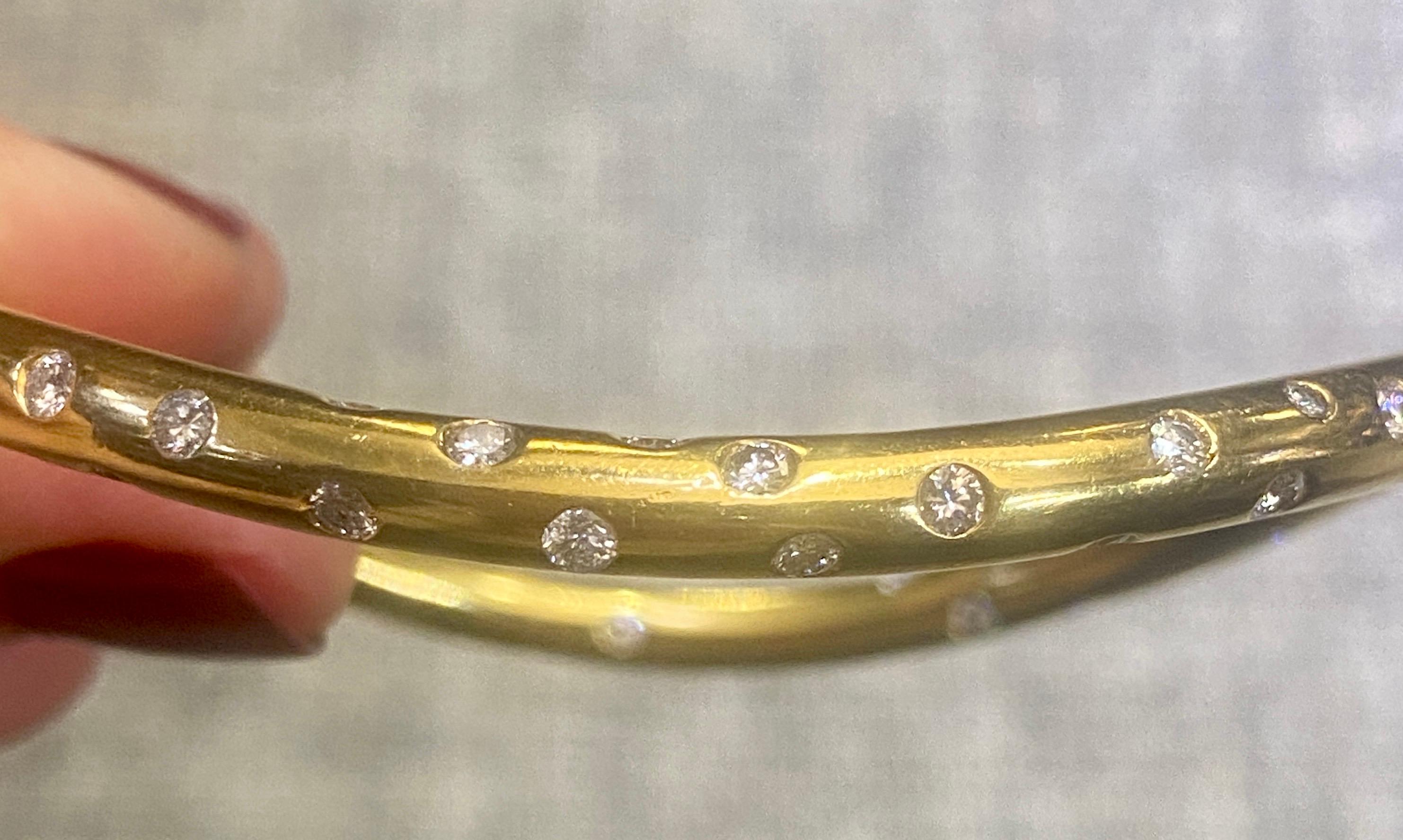 Vintage Niessing 18k gold and diamond asymmetric bangle In Good Condition For Sale In London, GB