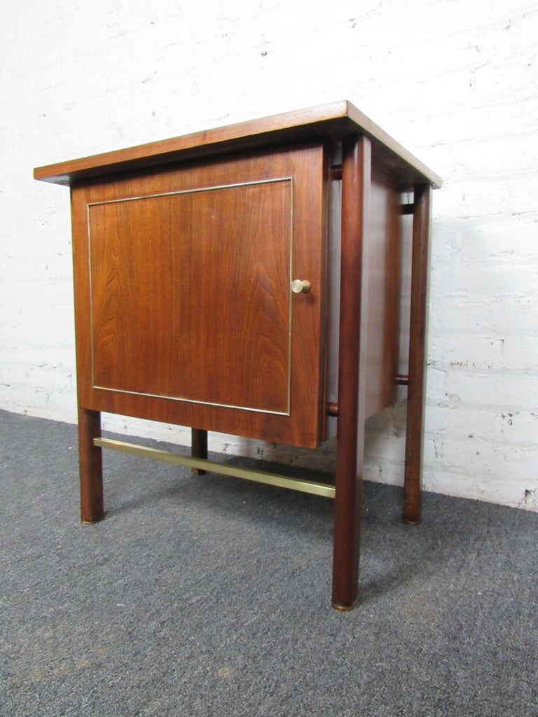 A stylish vintage night stand that features a combination of rich walnut and brass accents. Please confirm item location with seller (NY/NJ).