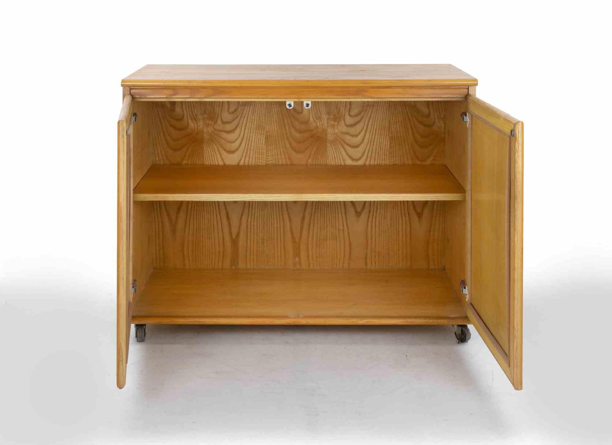 Table de nuit vintage réalisée en Italie dans les années 1980.

Bon état.