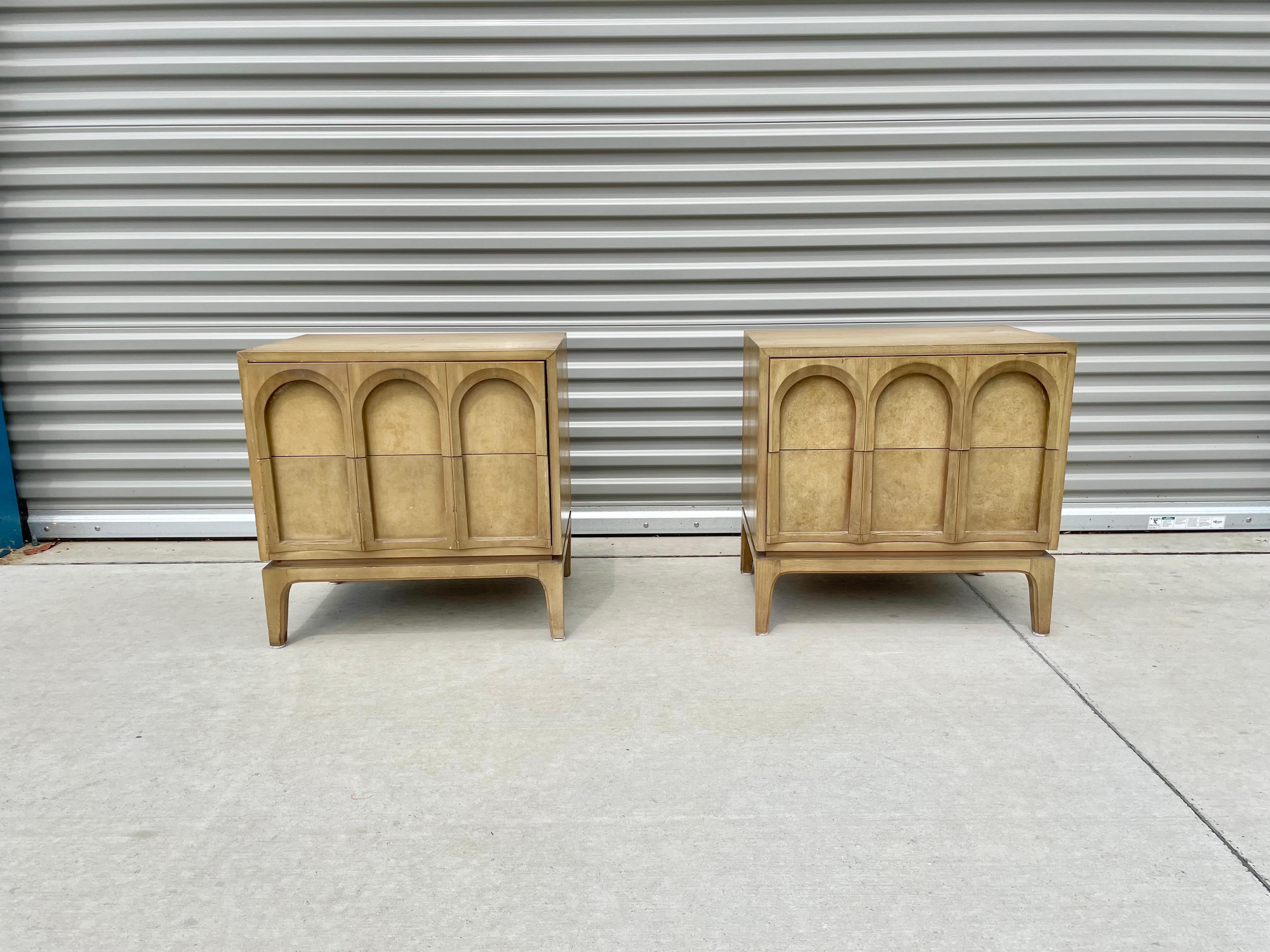 Pair of beautiful nightstands designed and manufactured by American of Thomasville in the United States, circa 1950s. Each nightstand features two pull-out drawers with Gorgeous carved arches on the front, giving them a unique style. Marked with