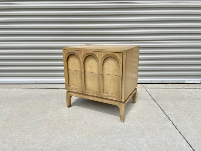 Vintage Nightstand by American of Thomasville For Sale at 1stDibs