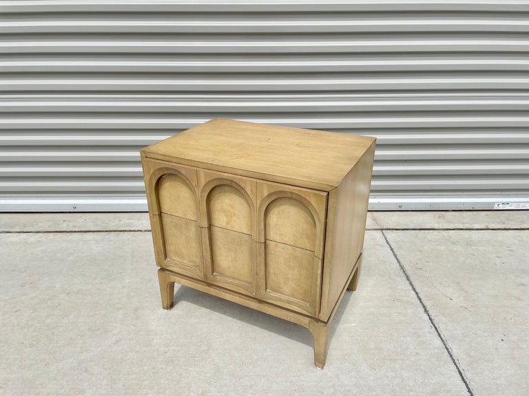 Vintage Nightstand by American of Thomasville For Sale at 1stDibs